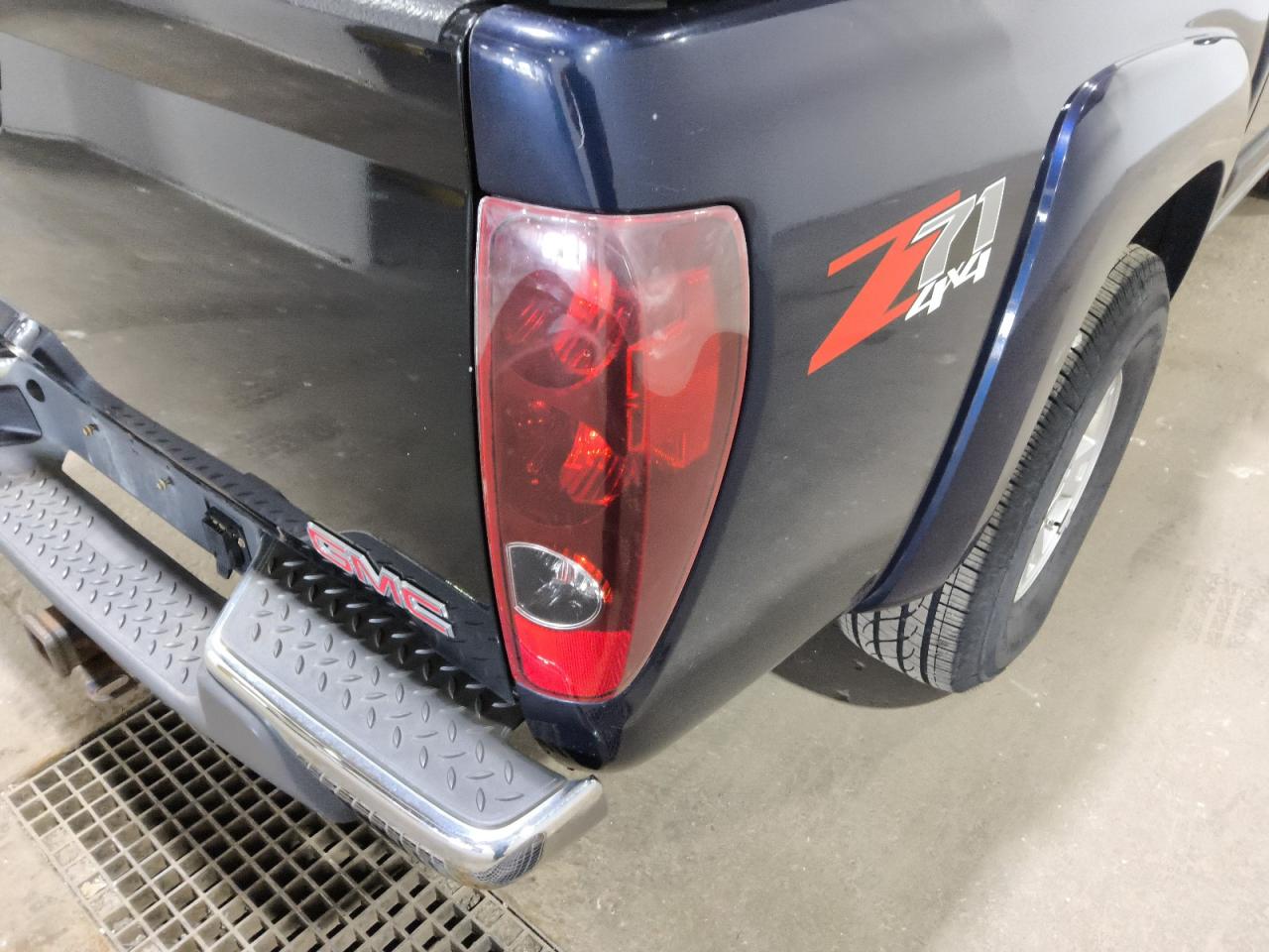 2008 Chevrolet Colorado Lt Blue vin: 1GCDT43E288205436 Damage: Right Tail Light, Broken, Replacement Required