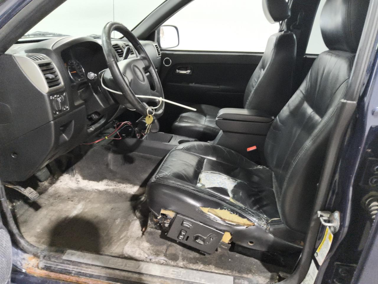 2008 Chevrolet Colorado Lt Blue vin: 1GCDT43E288205436 Damage: Left Front Seat Cushion, Worn, Replacement Required