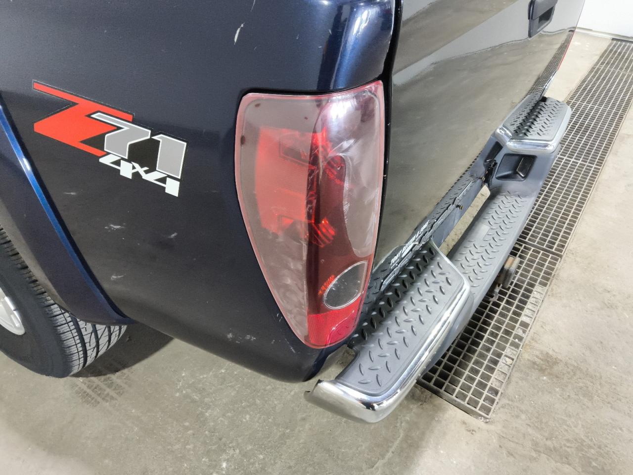 2008 Chevrolet Colorado Lt Blue vin: 1GCDT43E288205436 Damage: Left Tail Light, Broken, Replacement Required
