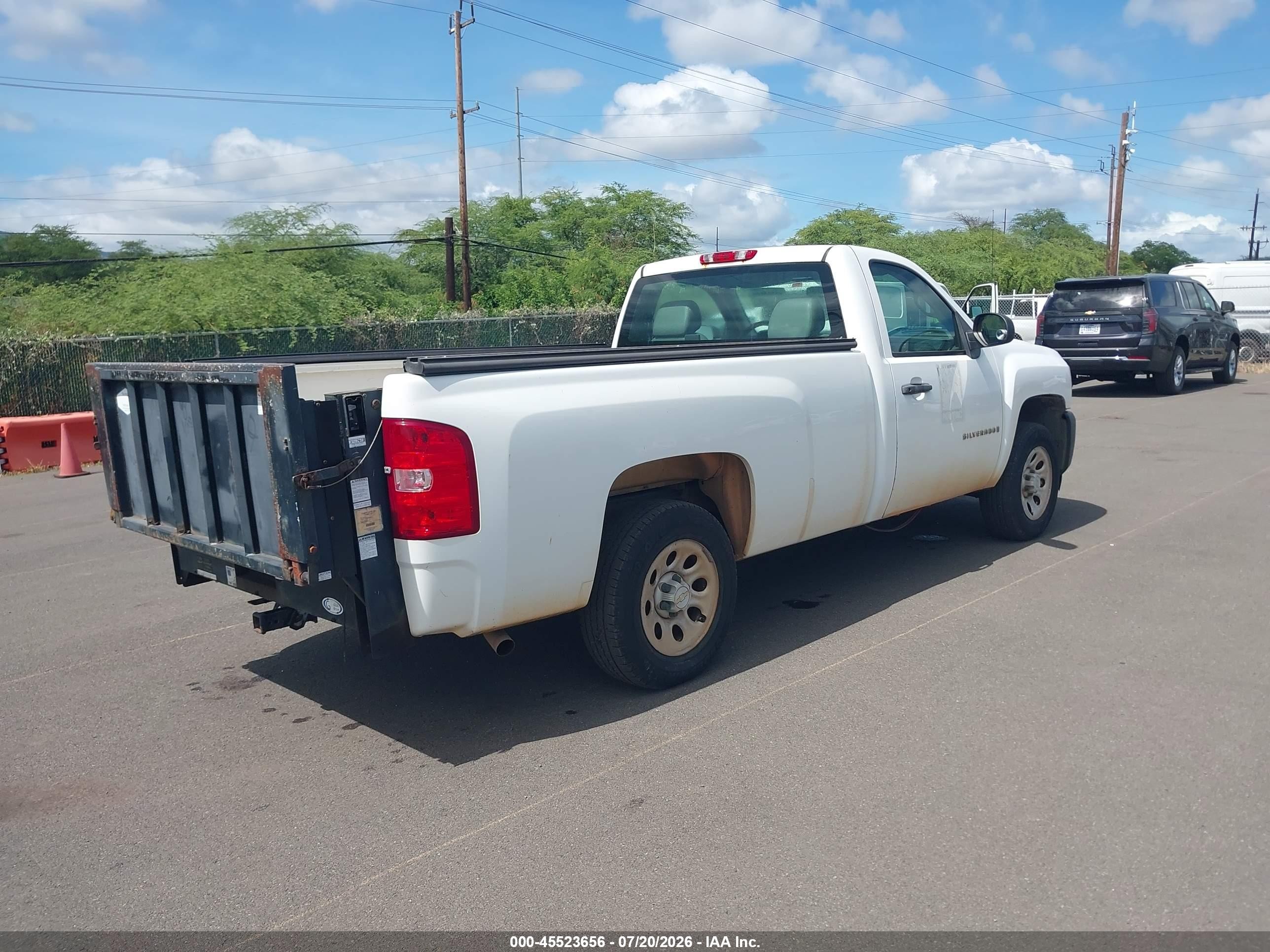 2009 Chevrolet Silverado 1500 Work Truck White vin: 1GCEC14069Z185791