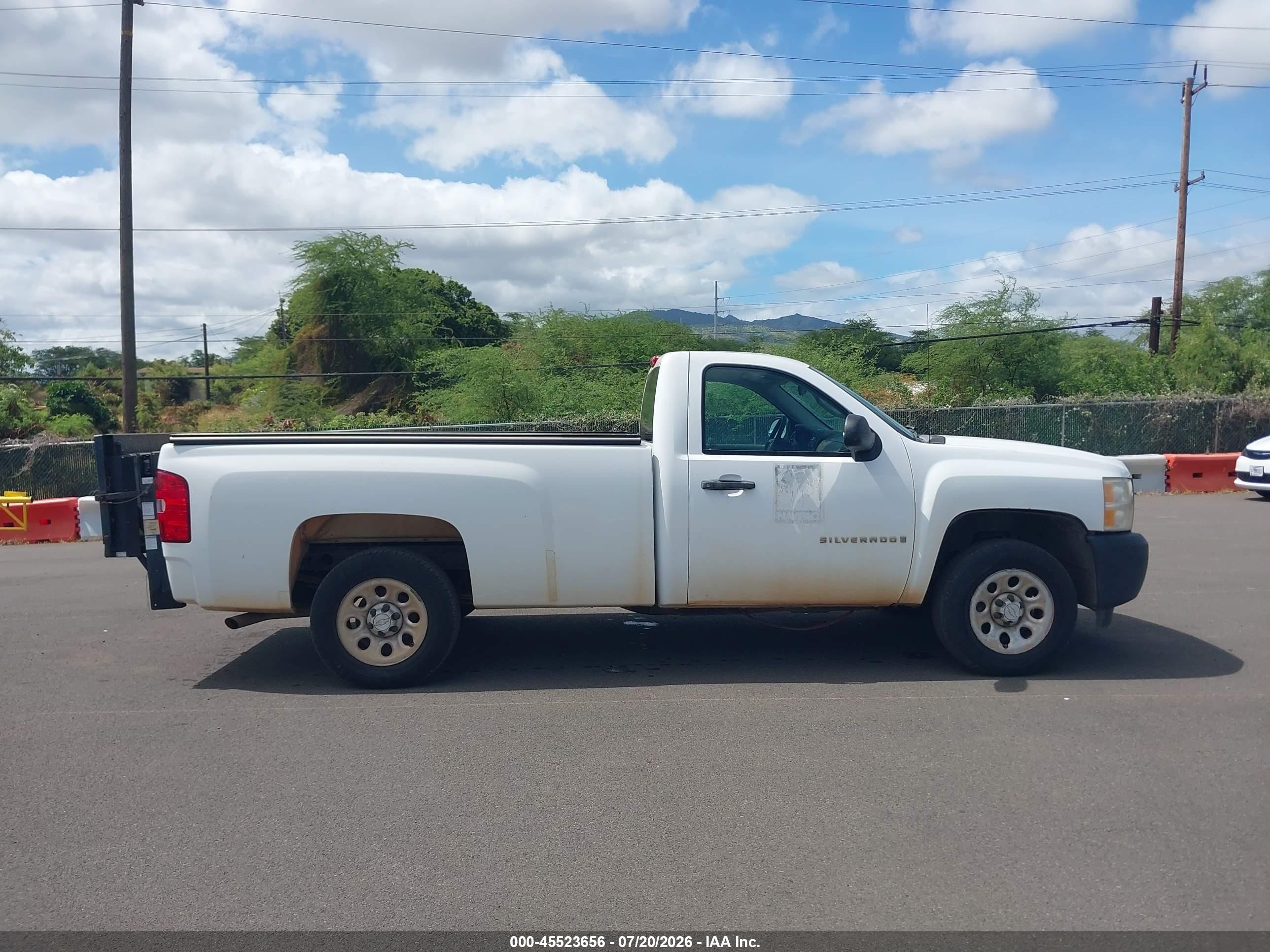 2009 Chevrolet Silverado 1500 Work Truck White vin: 1GCEC14069Z185791