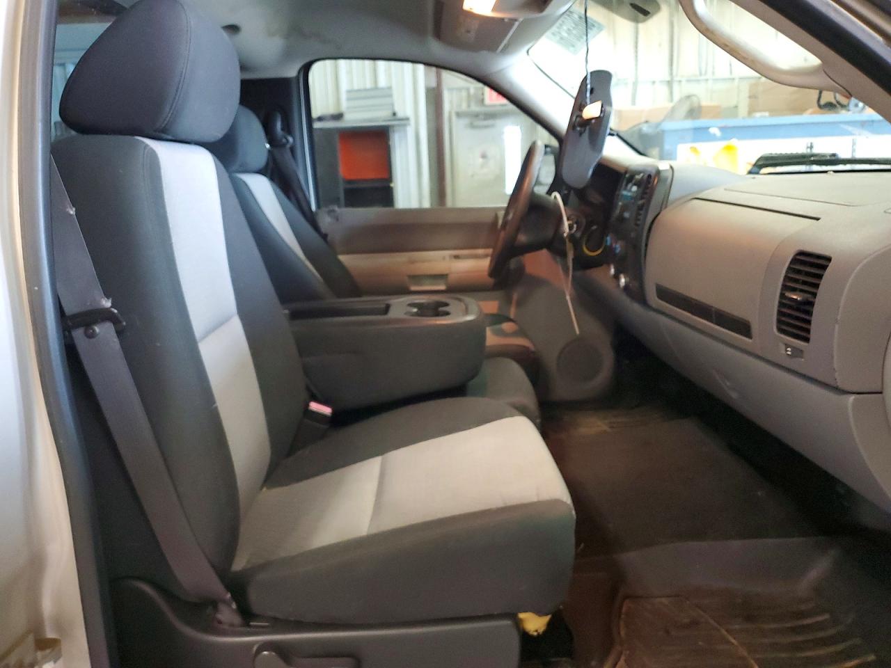 2008 Chevrolet Silverado C1500 Серебряный vin: 1GCEC14C08Z200262