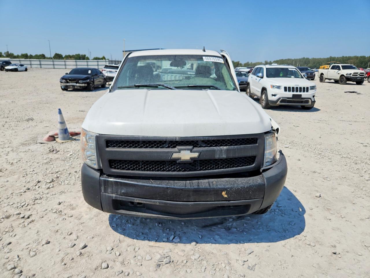 2008 Chevrolet Silverado C1500 White vin: 1GCEC14C08Z272904