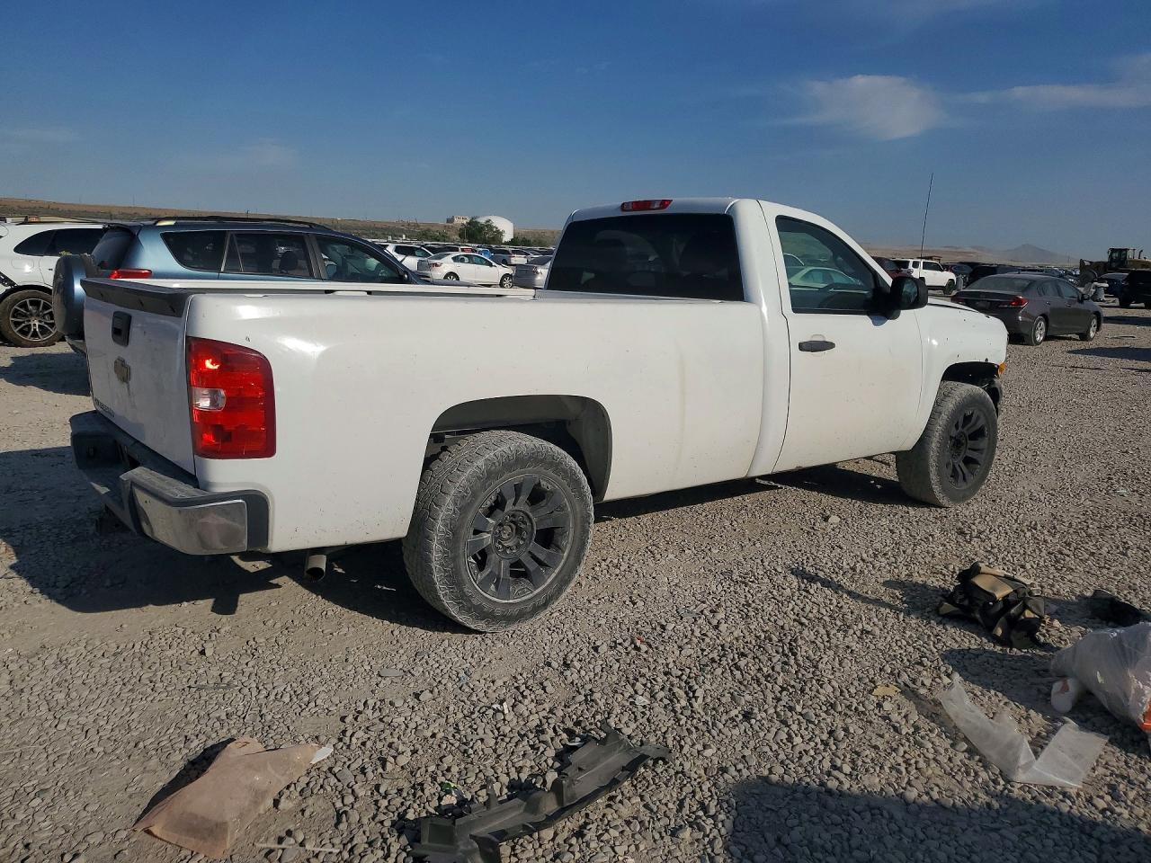 2007 Chevrolet Silverado C1500 White vin: 1GCEC14C27E549039