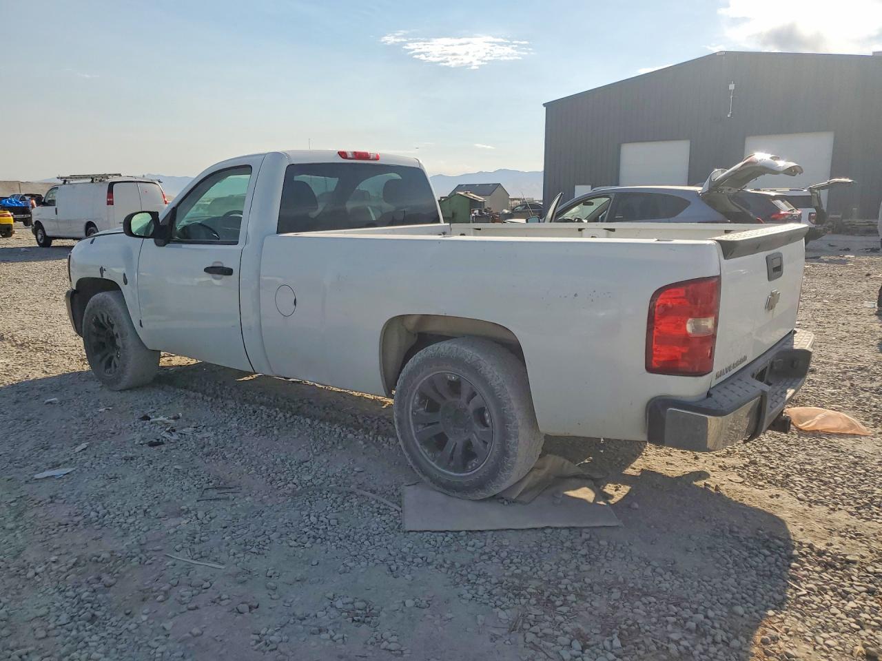 2007 Chevrolet Silverado C1500 White vin: 1GCEC14C27E549039