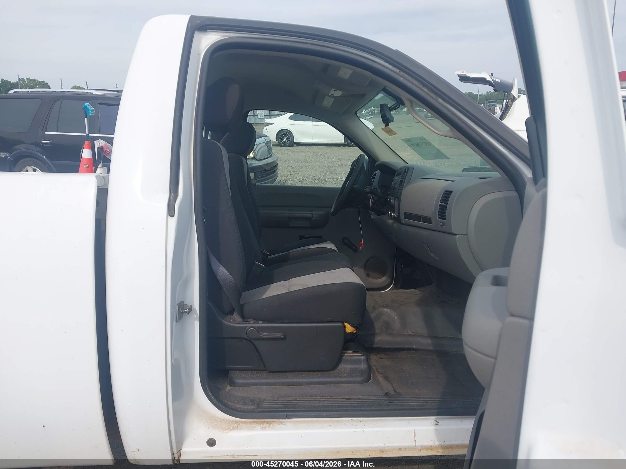 2007 Chevrolet Silverado 1500 Work Truck White vin: 1GCEC14C37Z555084