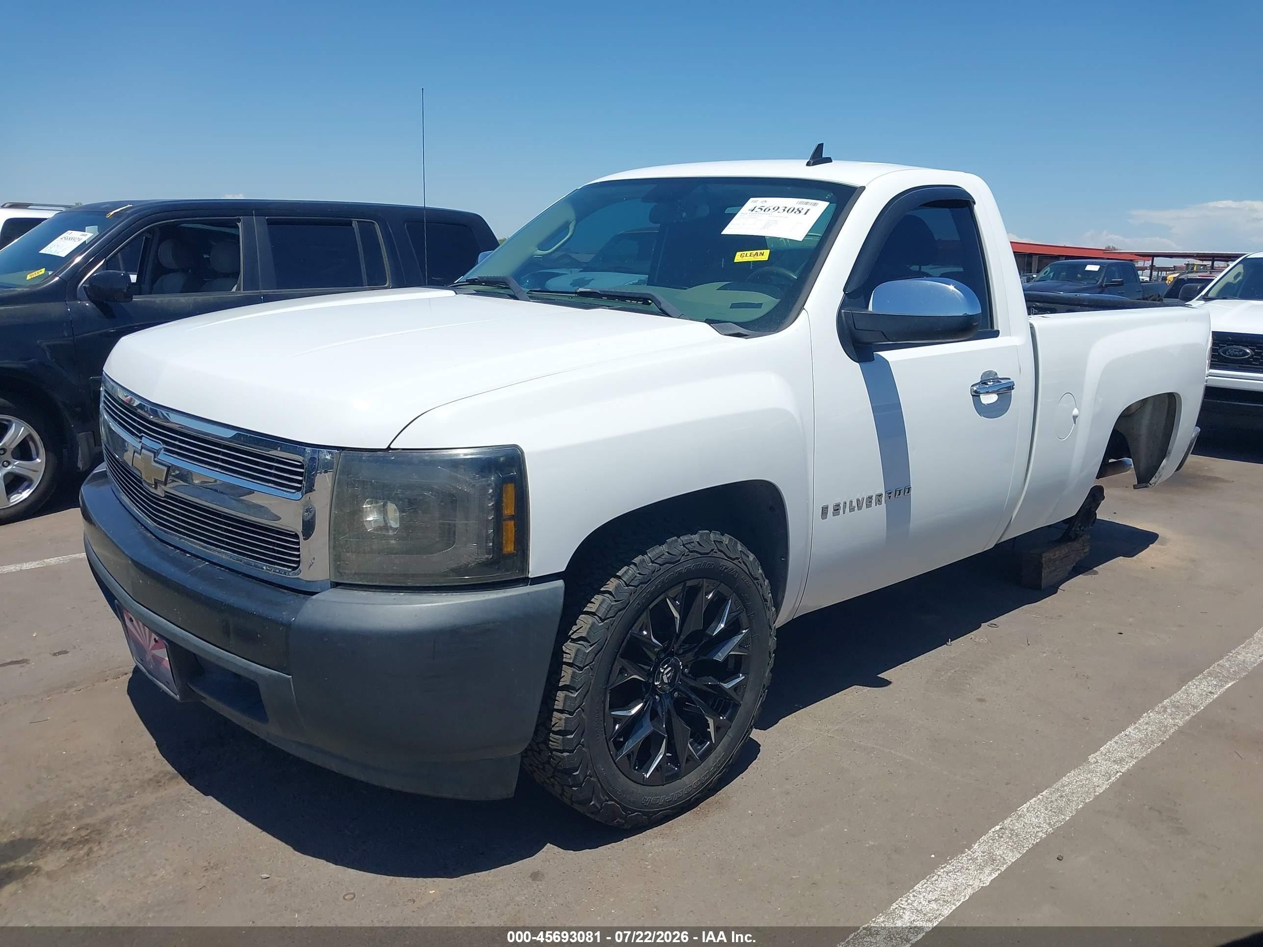 2007 Chevrolet Silverado 1500 Work Truck White vin: 1GCEC14C47Z580463