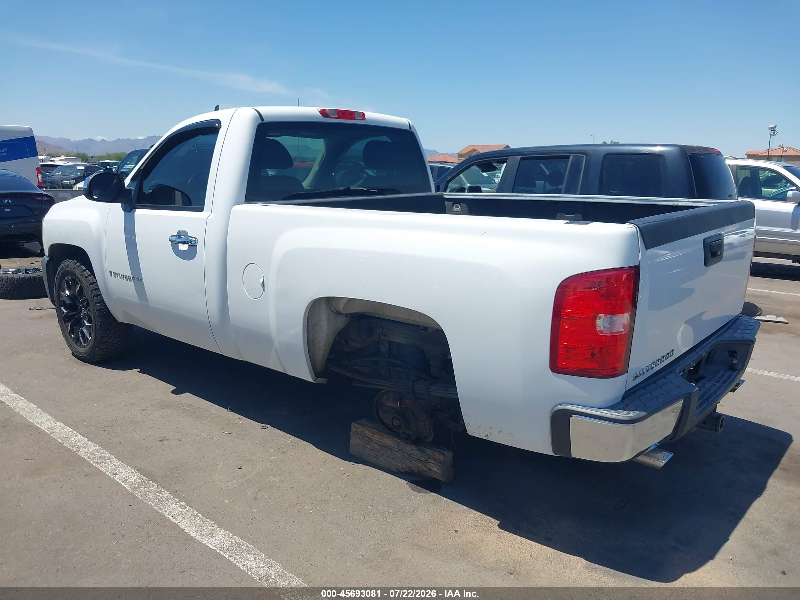 2007 Chevrolet Silverado 1500 Work Truck White vin: 1GCEC14C47Z580463