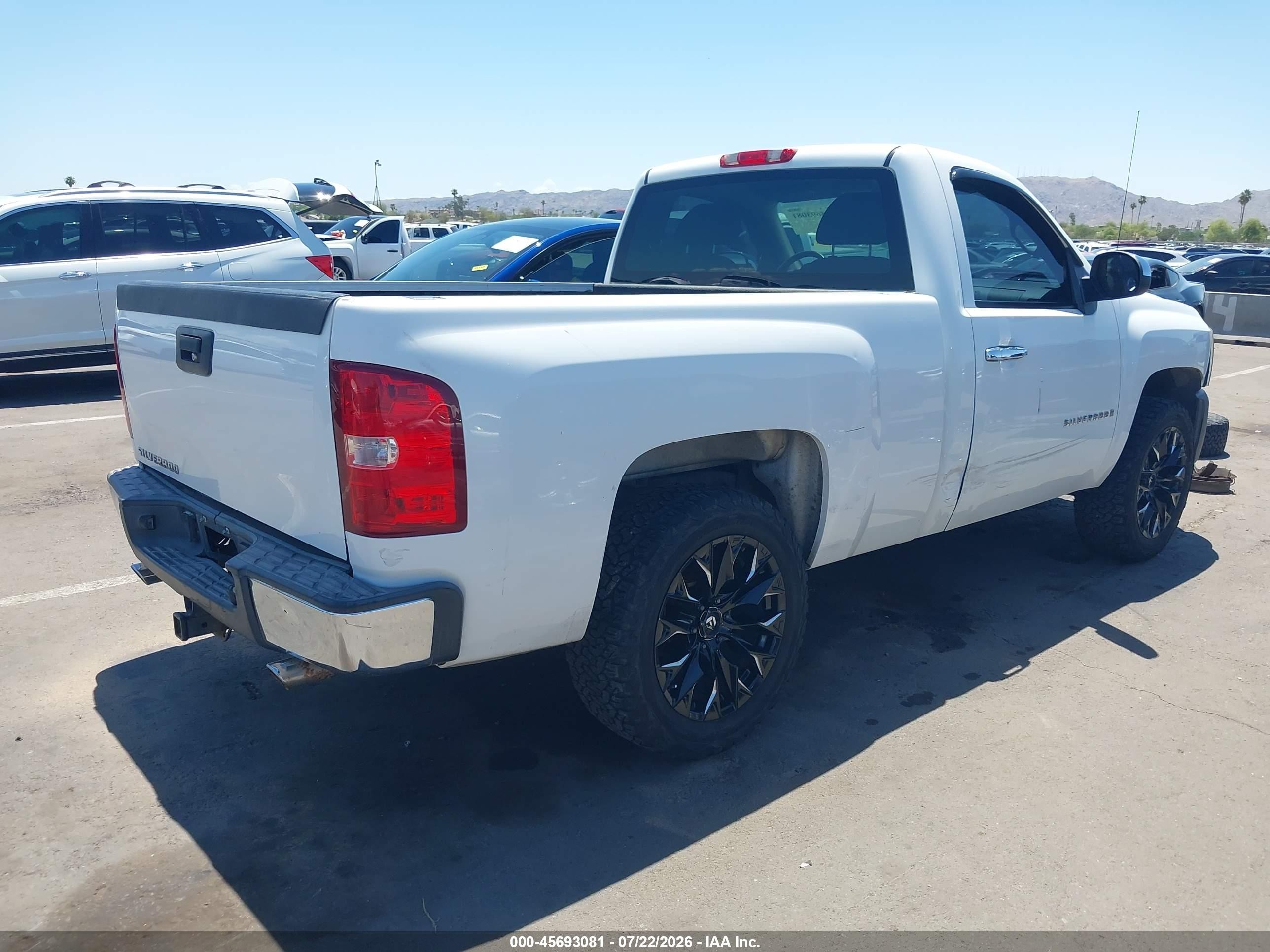 2007 Chevrolet Silverado 1500 Work Truck White vin: 1GCEC14C47Z580463