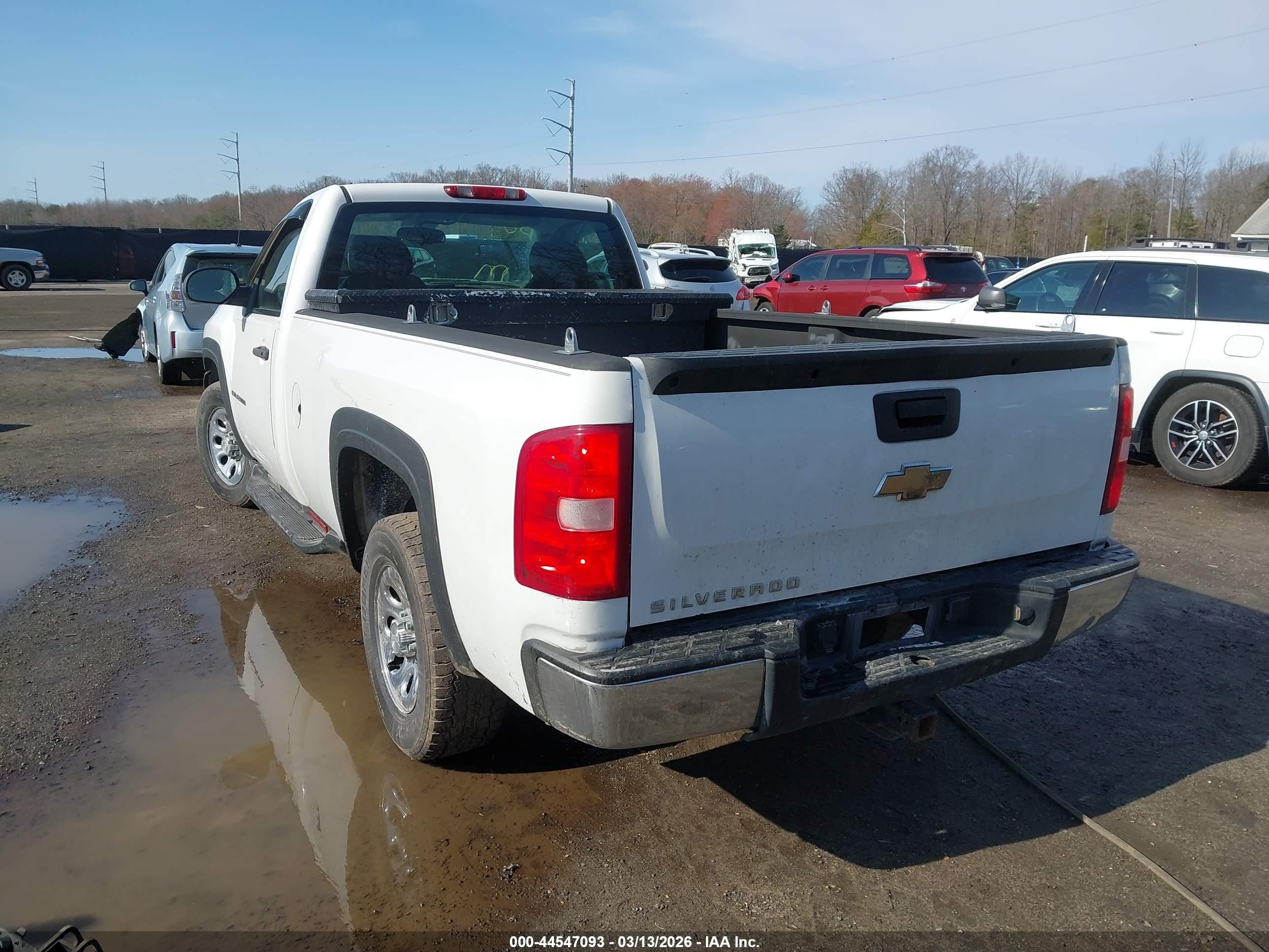 2007 Chevrolet Silverado 1500 Work Truck White vin: 1GCEC14C57Z545365