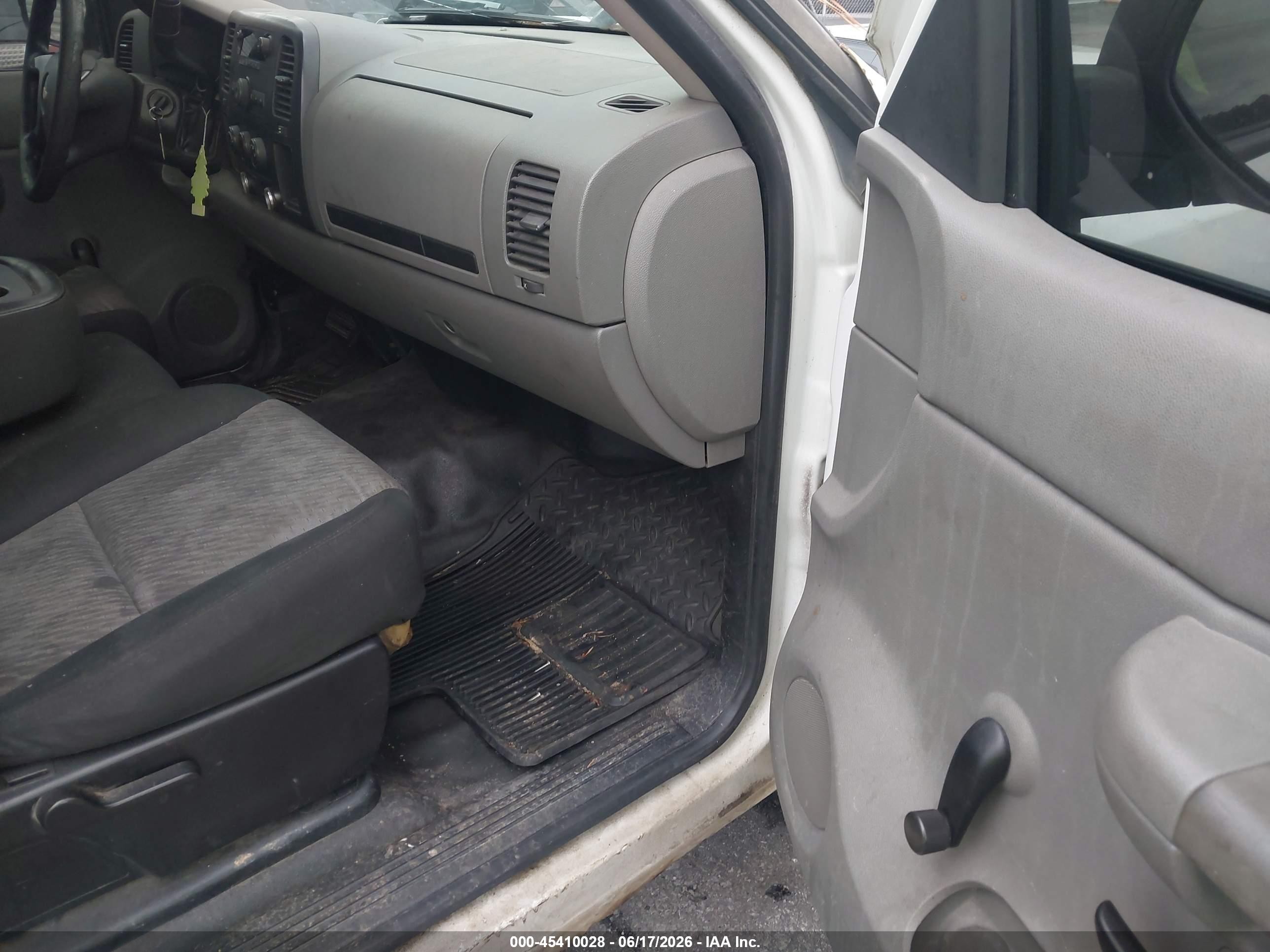 2007 Chevrolet Silverado 1500 Work Truck White vin: 1GCEC14C67Z555435