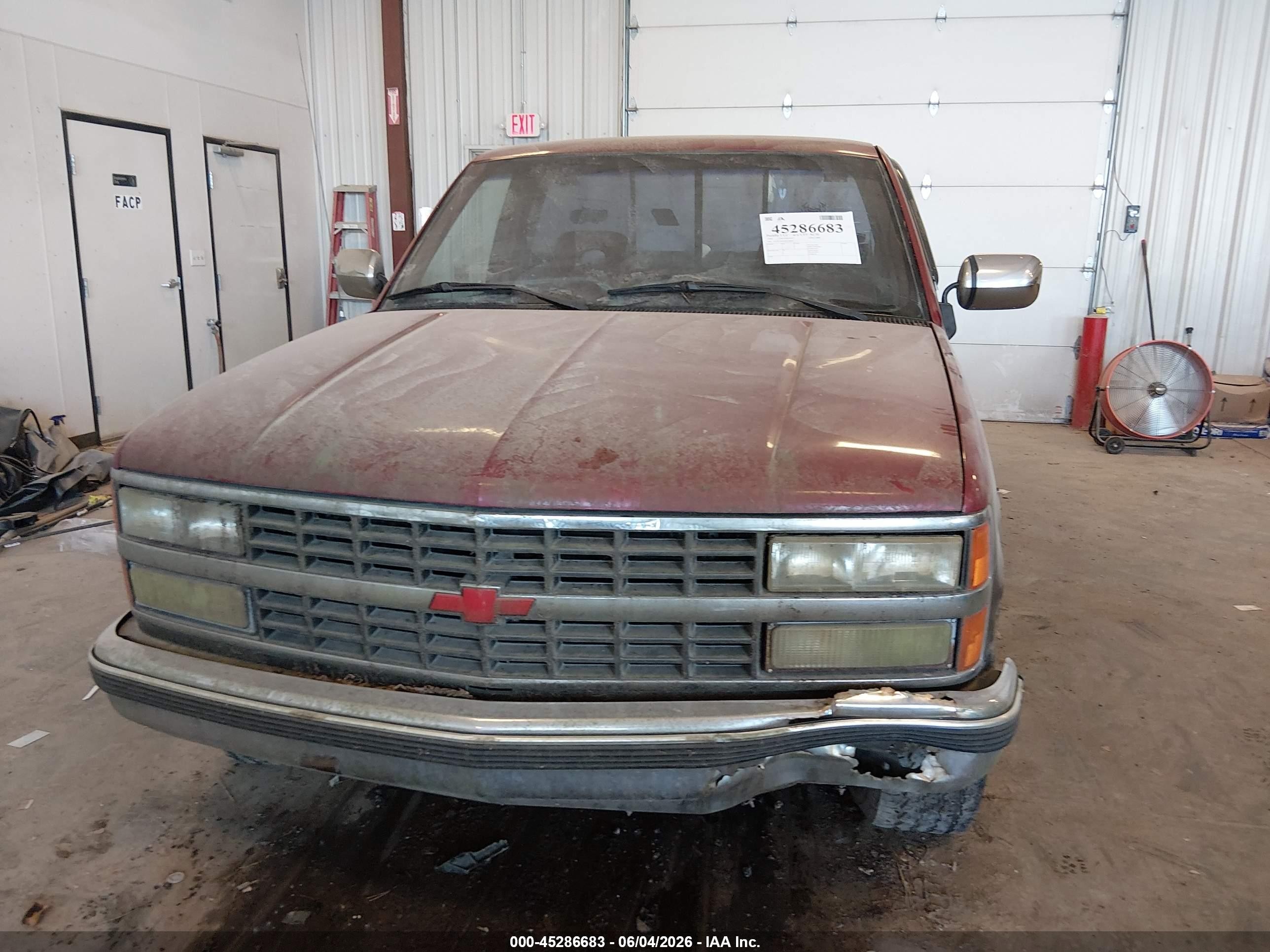 1992 Chevrolet Gmt-400 C1500 Red vin: 1GCEC14H1NE174656
