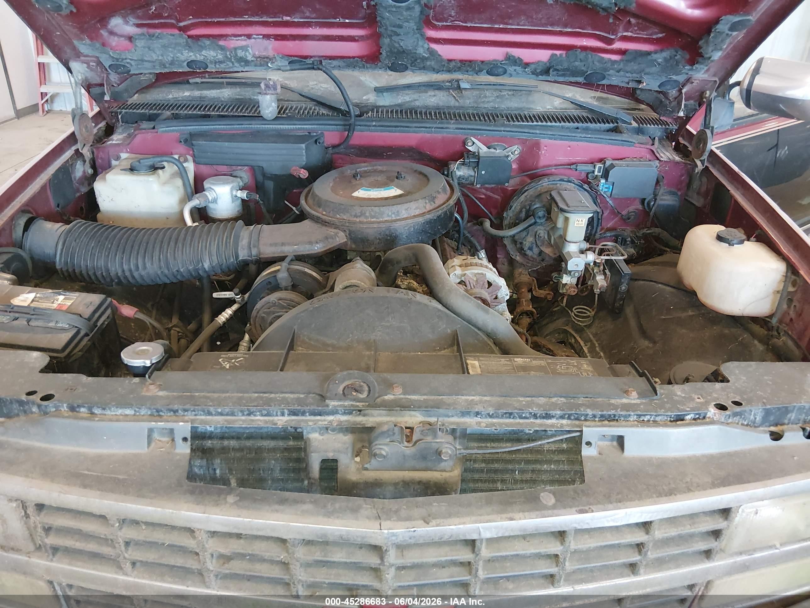 1992 Chevrolet Gmt-400 C1500 Red vin: 1GCEC14H1NE174656