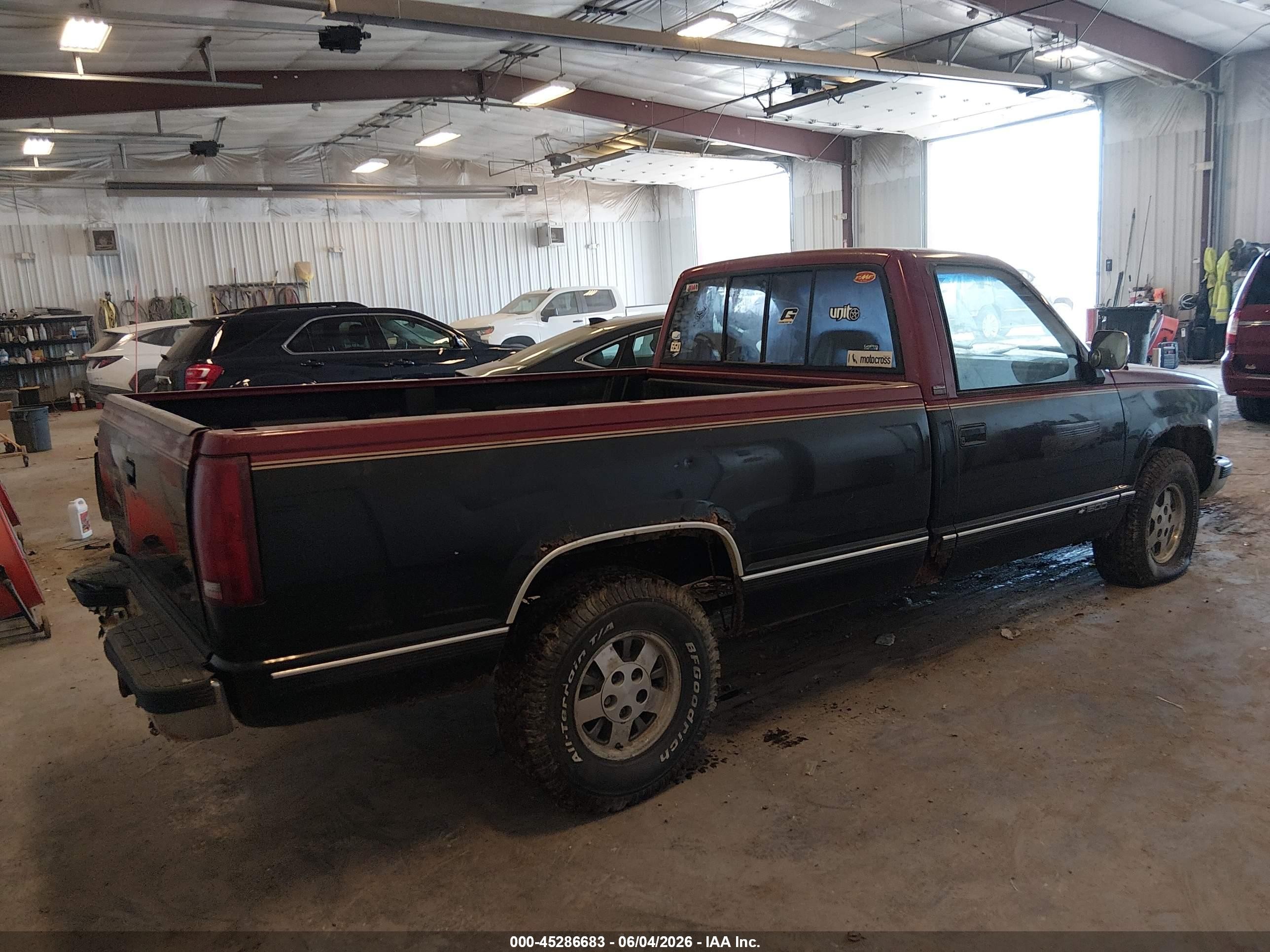 1992 Chevrolet Gmt-400 C1500 Red vin: 1GCEC14H1NE174656