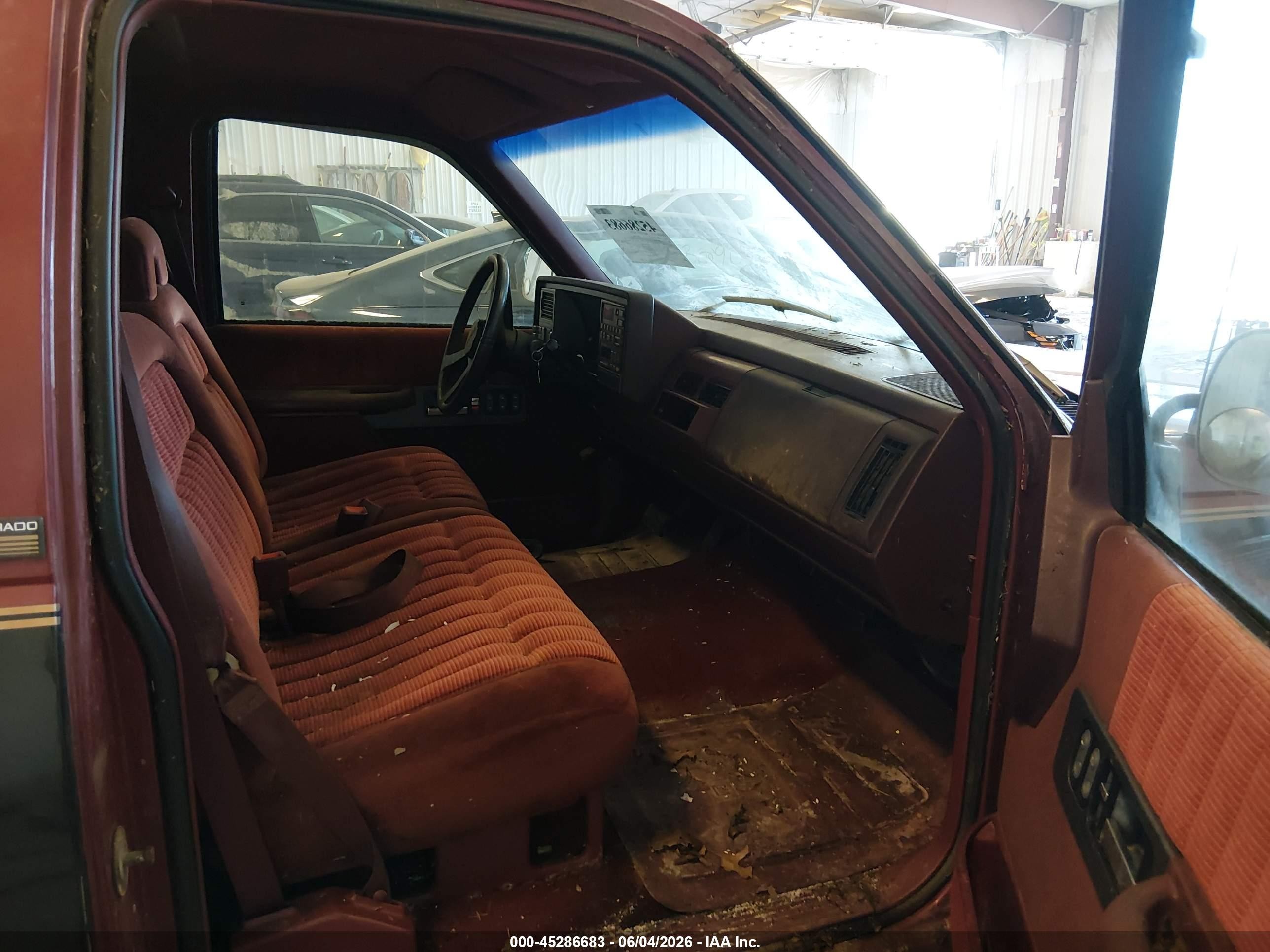 1992 Chevrolet Gmt-400 C1500 Red vin: 1GCEC14H1NE174656