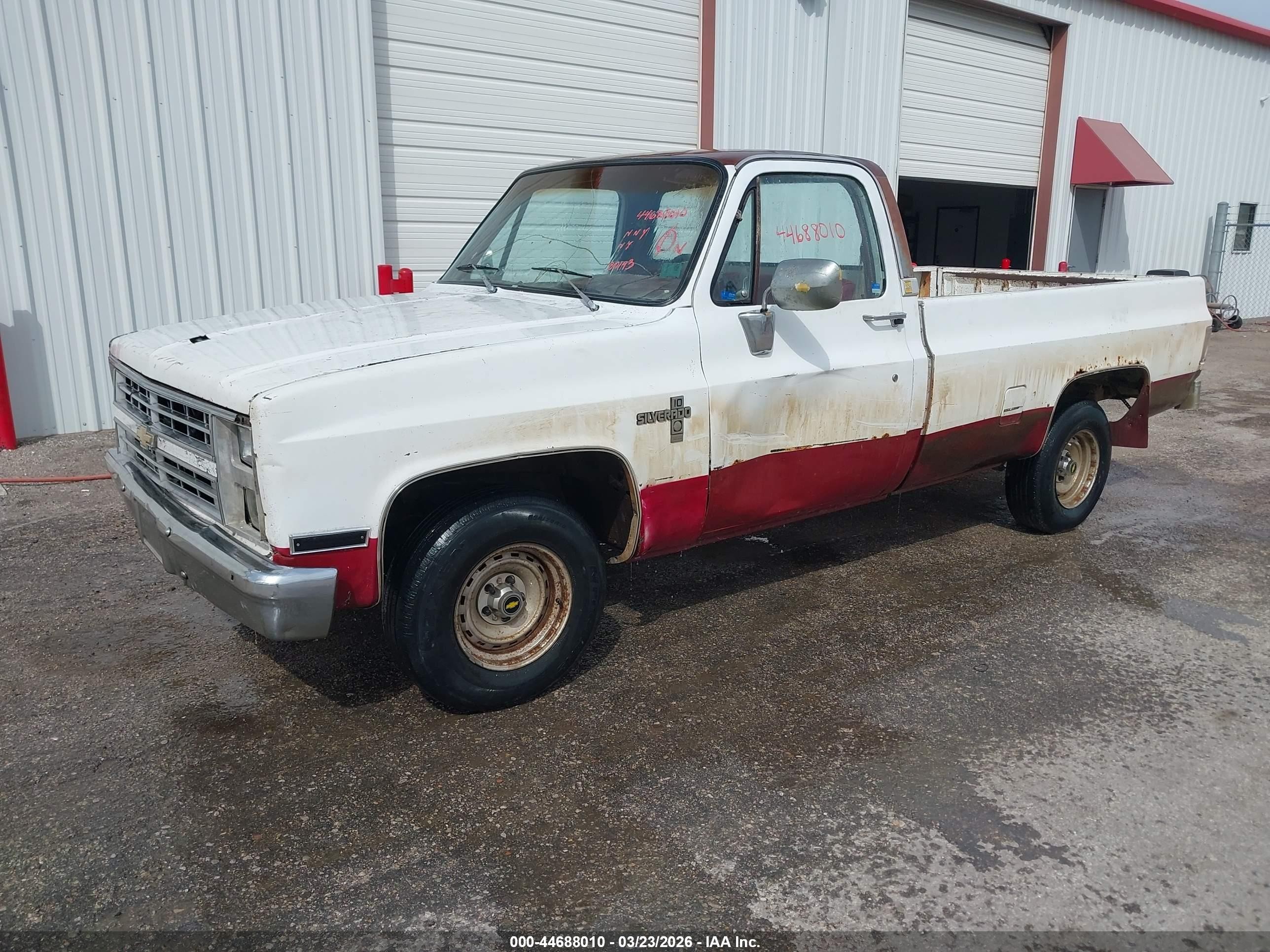 1981 Chevrolet C10   White vin: 1GCEC14H2BS185372