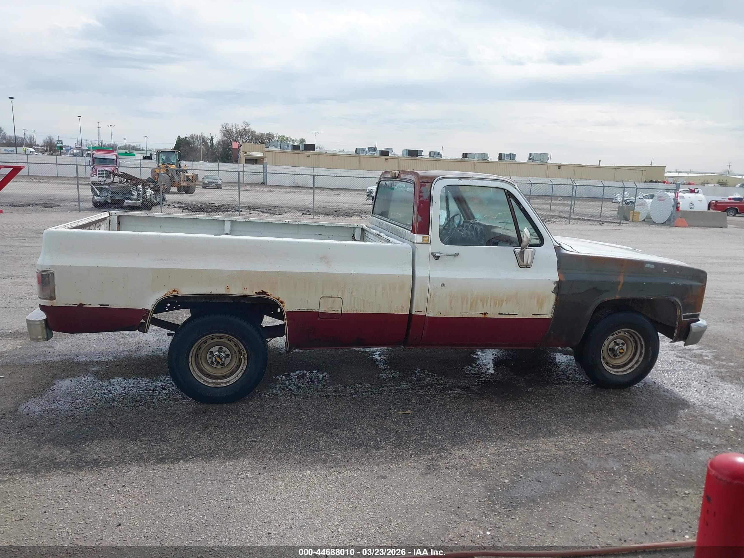 1981 Chevrolet C10   White vin: 1GCEC14H2BS185372