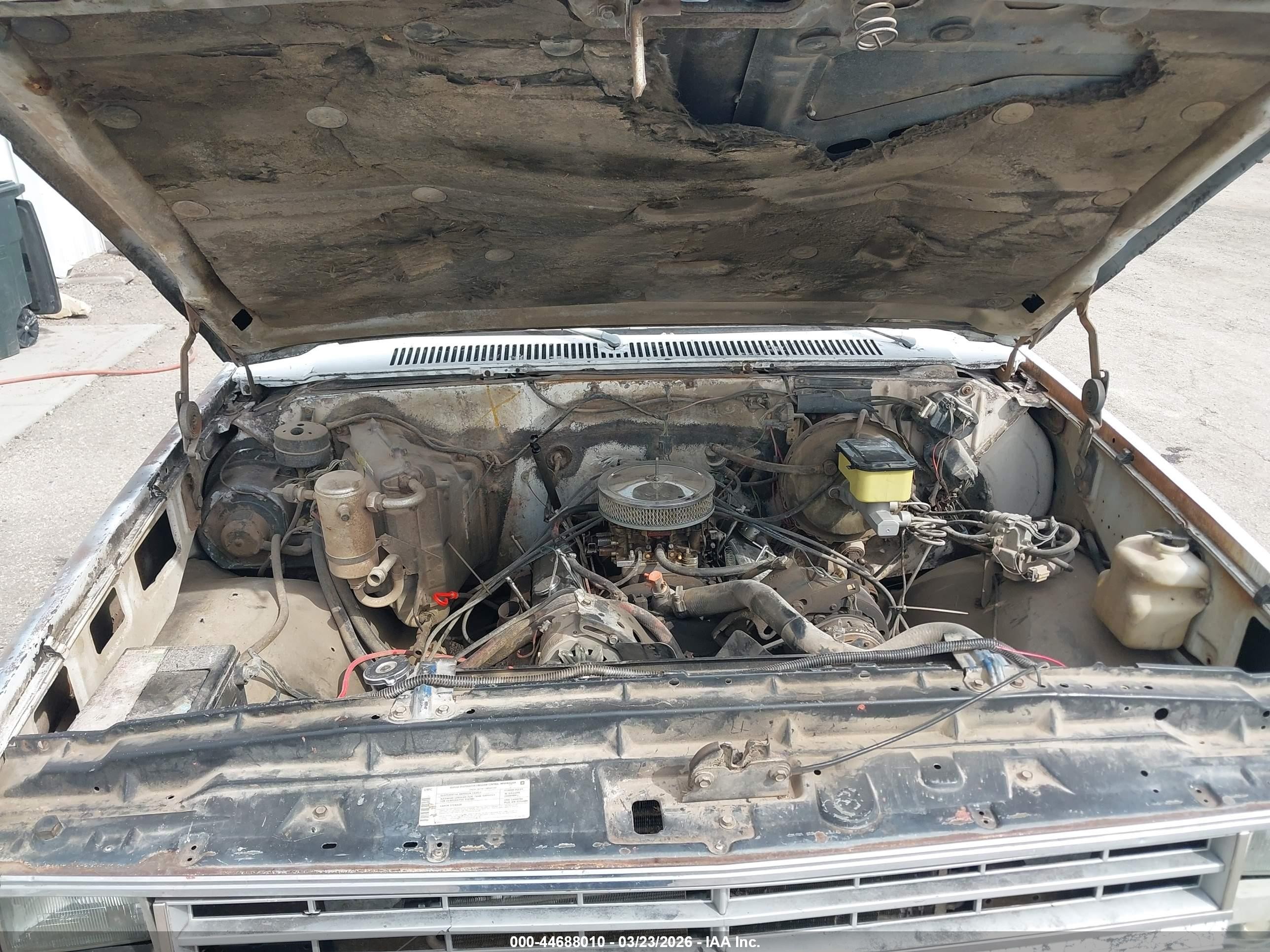 1981 Chevrolet C10   White vin: 1GCEC14H2BS185372