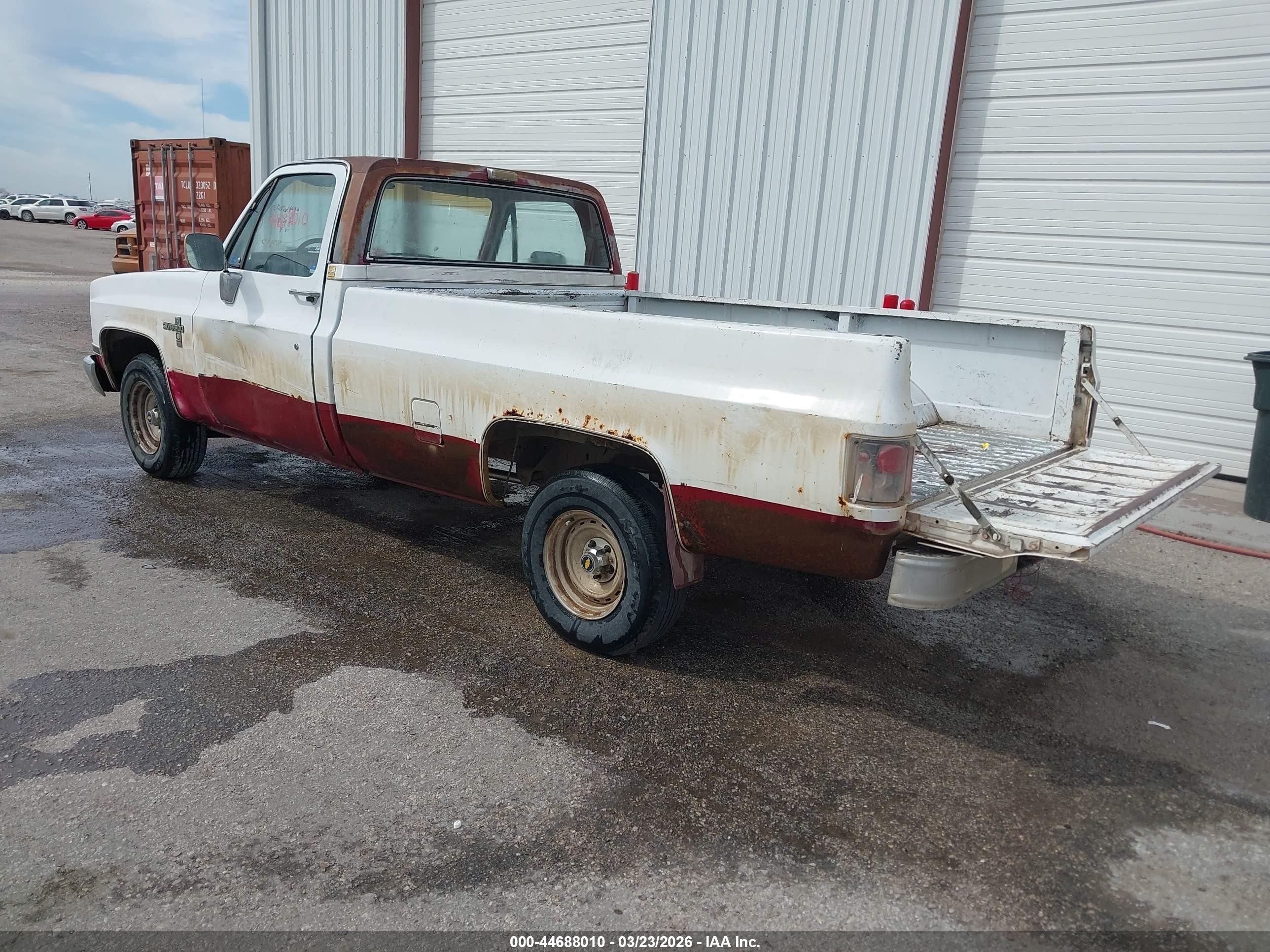 1981 Chevrolet C10   White vin: 1GCEC14H2BS185372