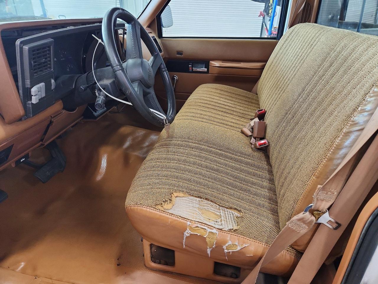 1991 Chevrolet Gmt-400 C1500 White vin: 1GCEC14K6ME172296