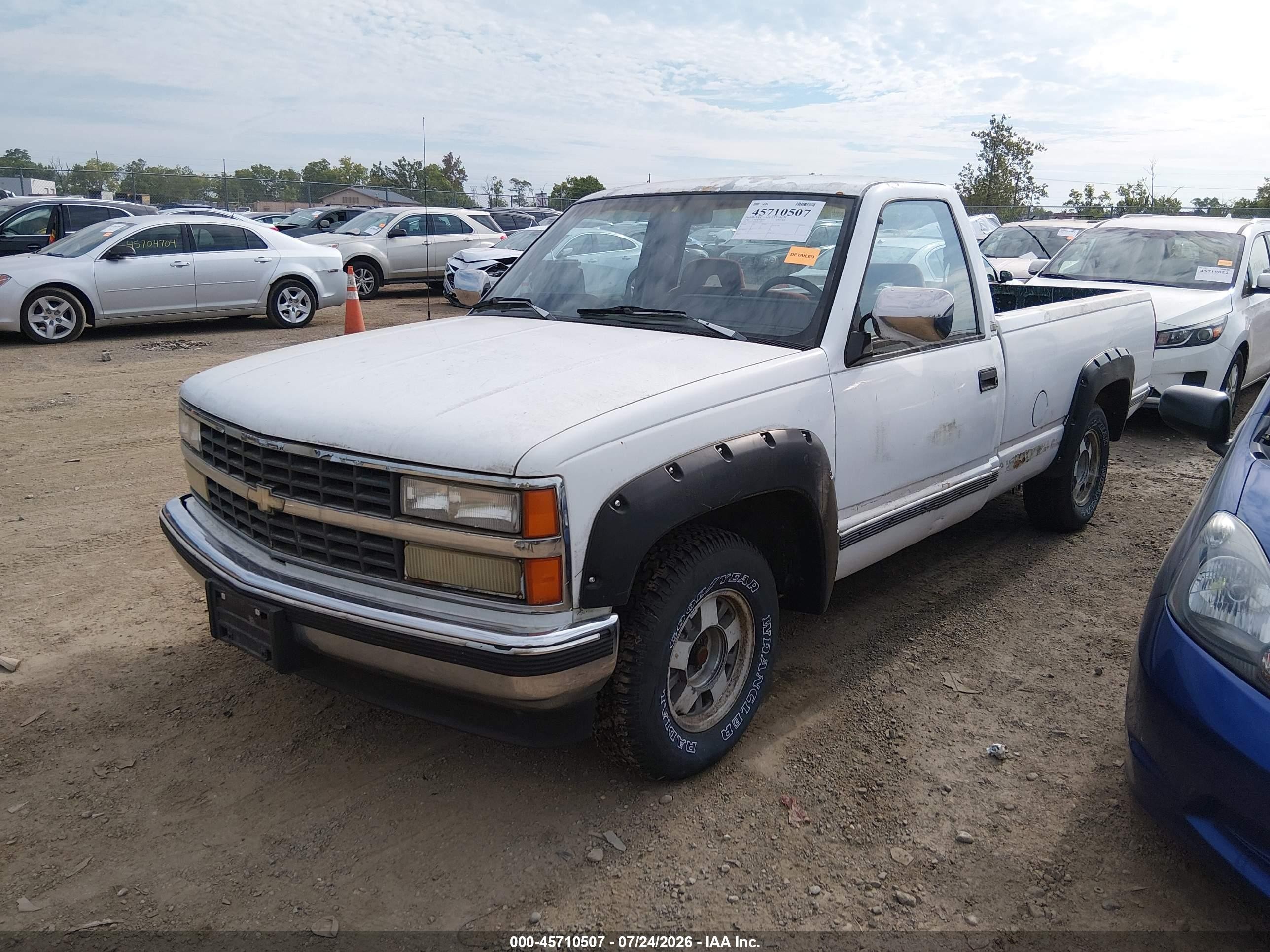 1992 Chevrolet Gmt-400 C1500 White vin: 1GCEC14K6NE138683
