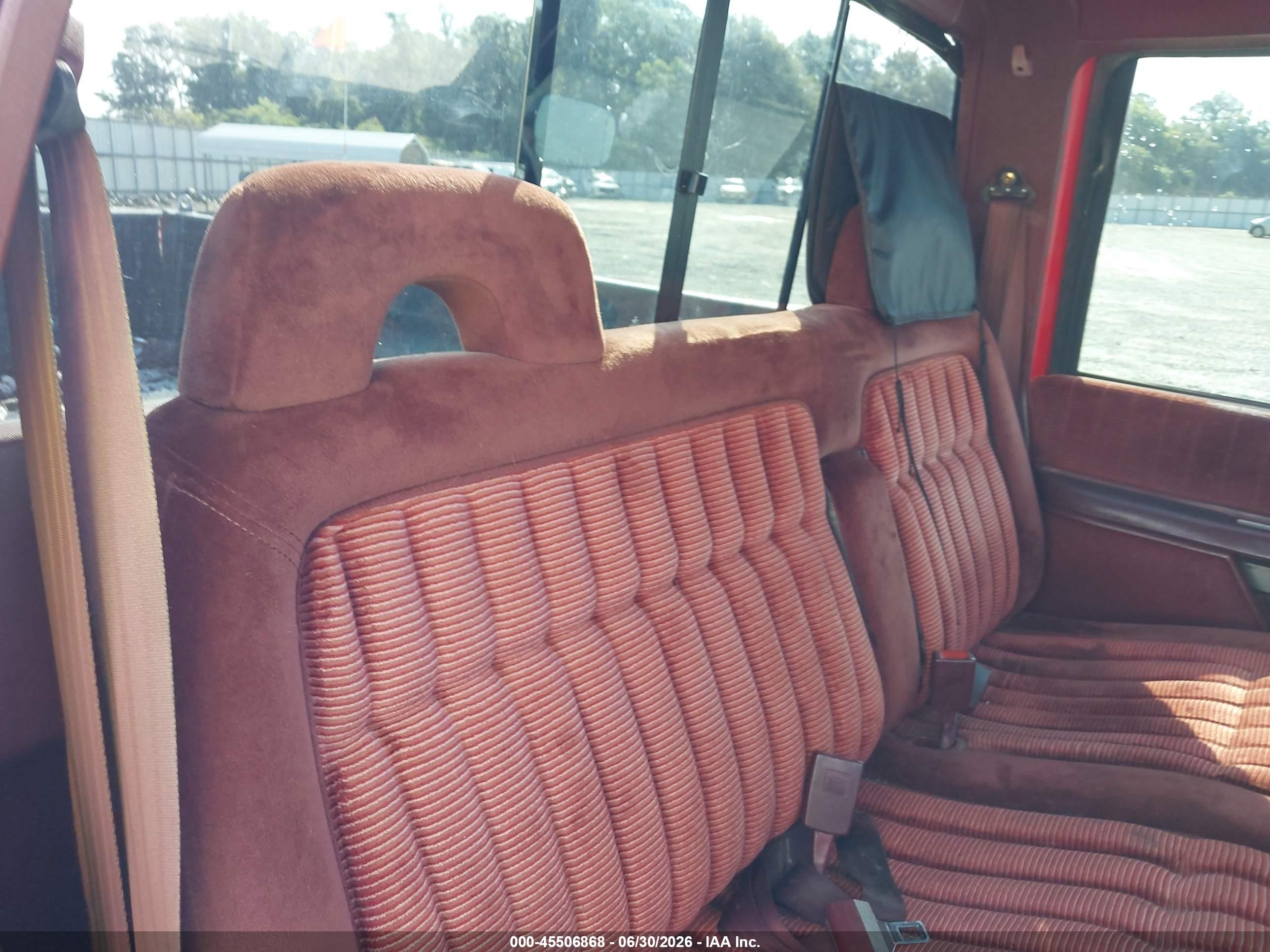 1992 Chevrolet Gmt-400 C1500 Red vin: 1GCEC14K9NE169622