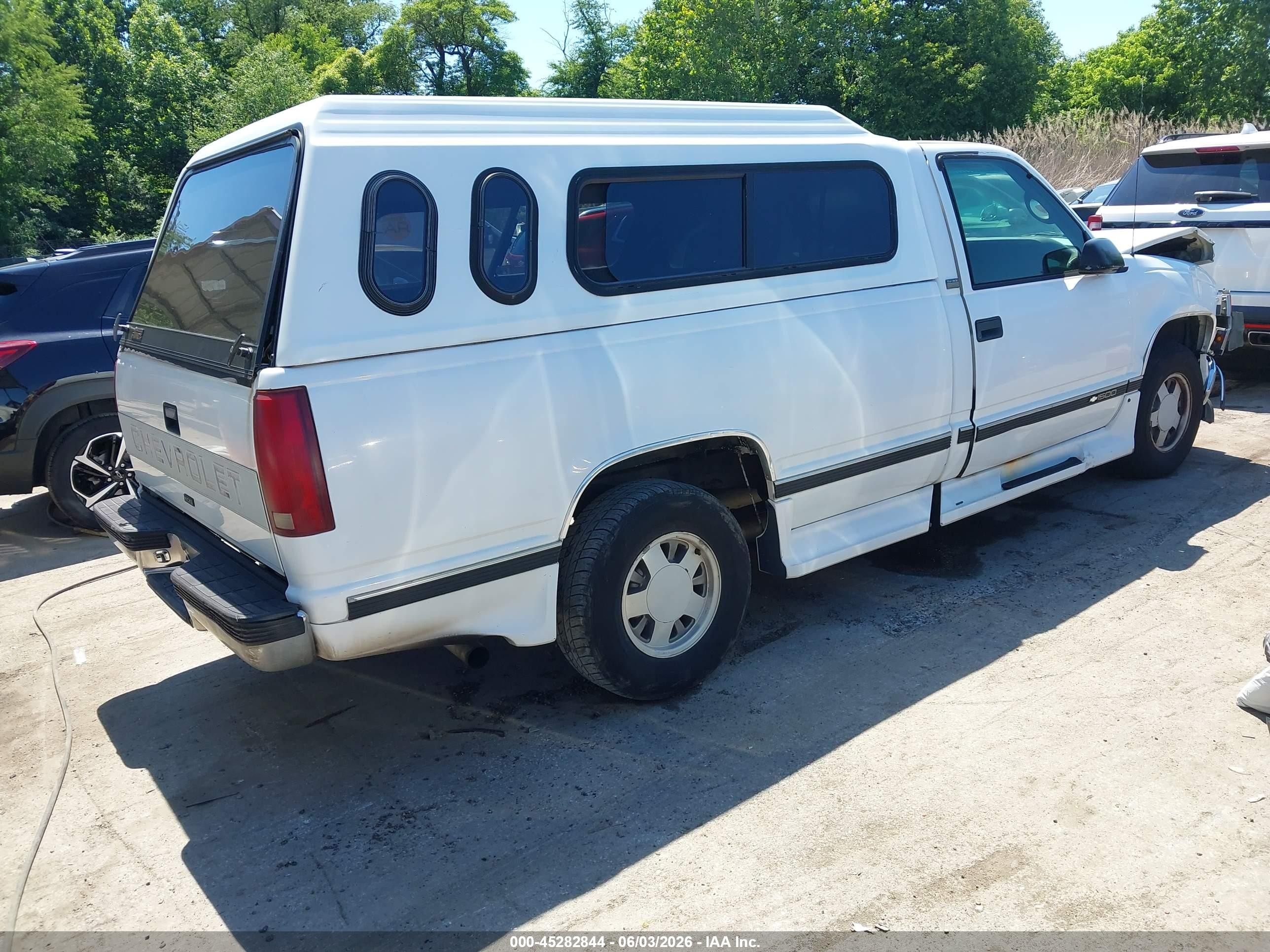 1997 Chevrolet C1500 Fleetside White vin: 1GCEC14R3VE189037