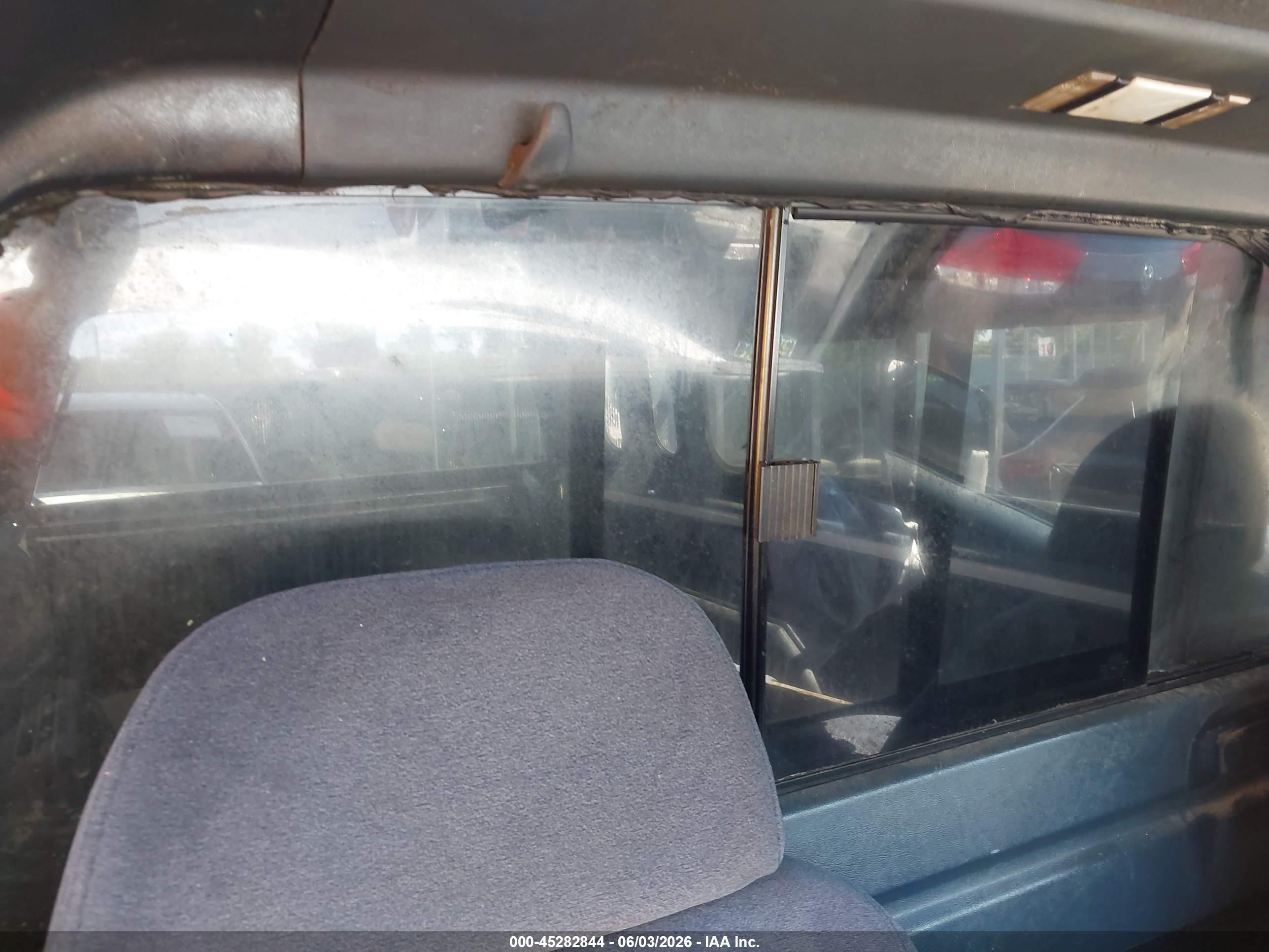 1997 Chevrolet C1500 Fleetside White vin: 1GCEC14R3VE189037