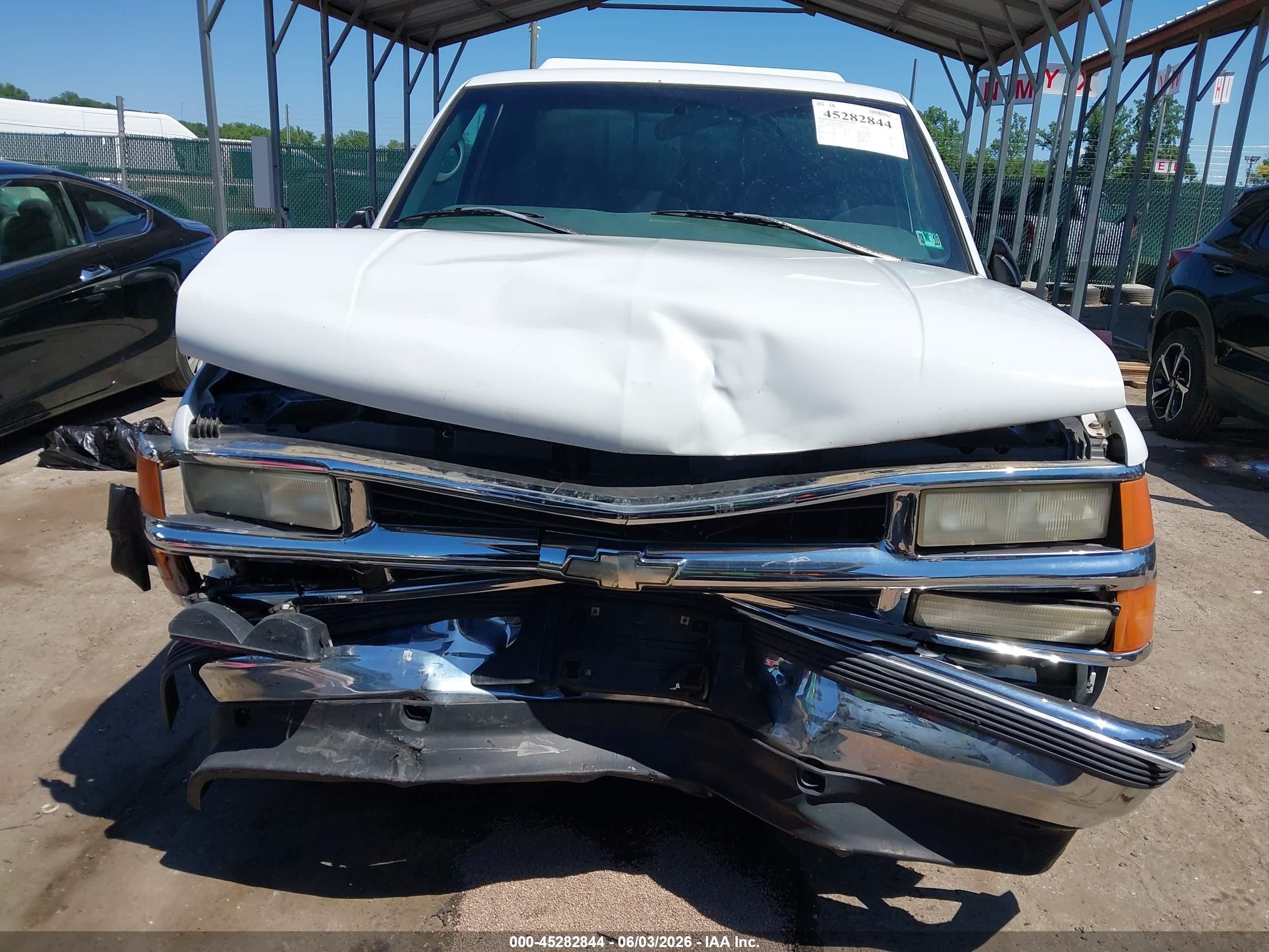 1997 Chevrolet C1500 Fleetside White vin: 1GCEC14R3VE189037