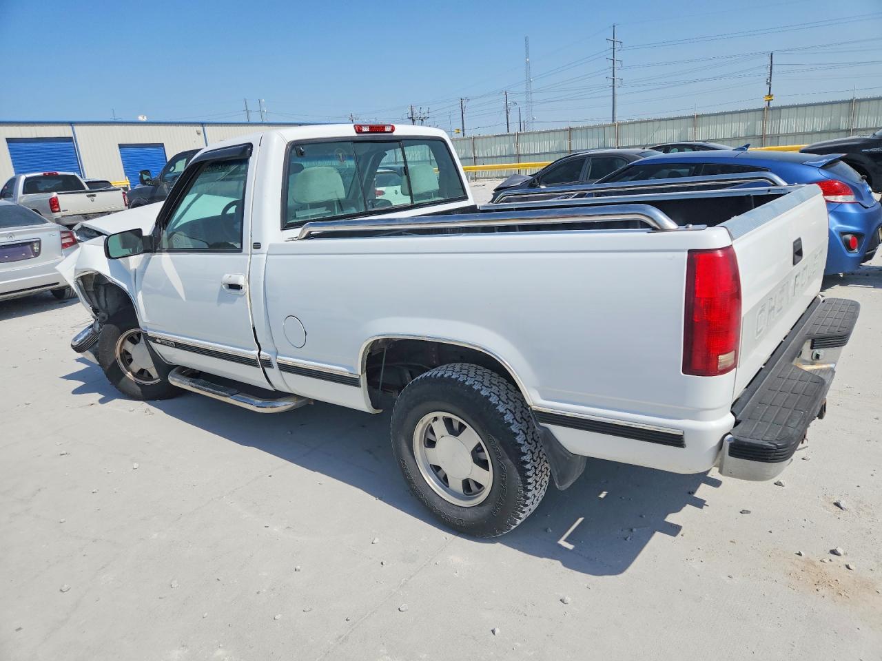1997 Chevrolet Gmt-400 C1500 White vin: 1GCEC14R8VZ196249