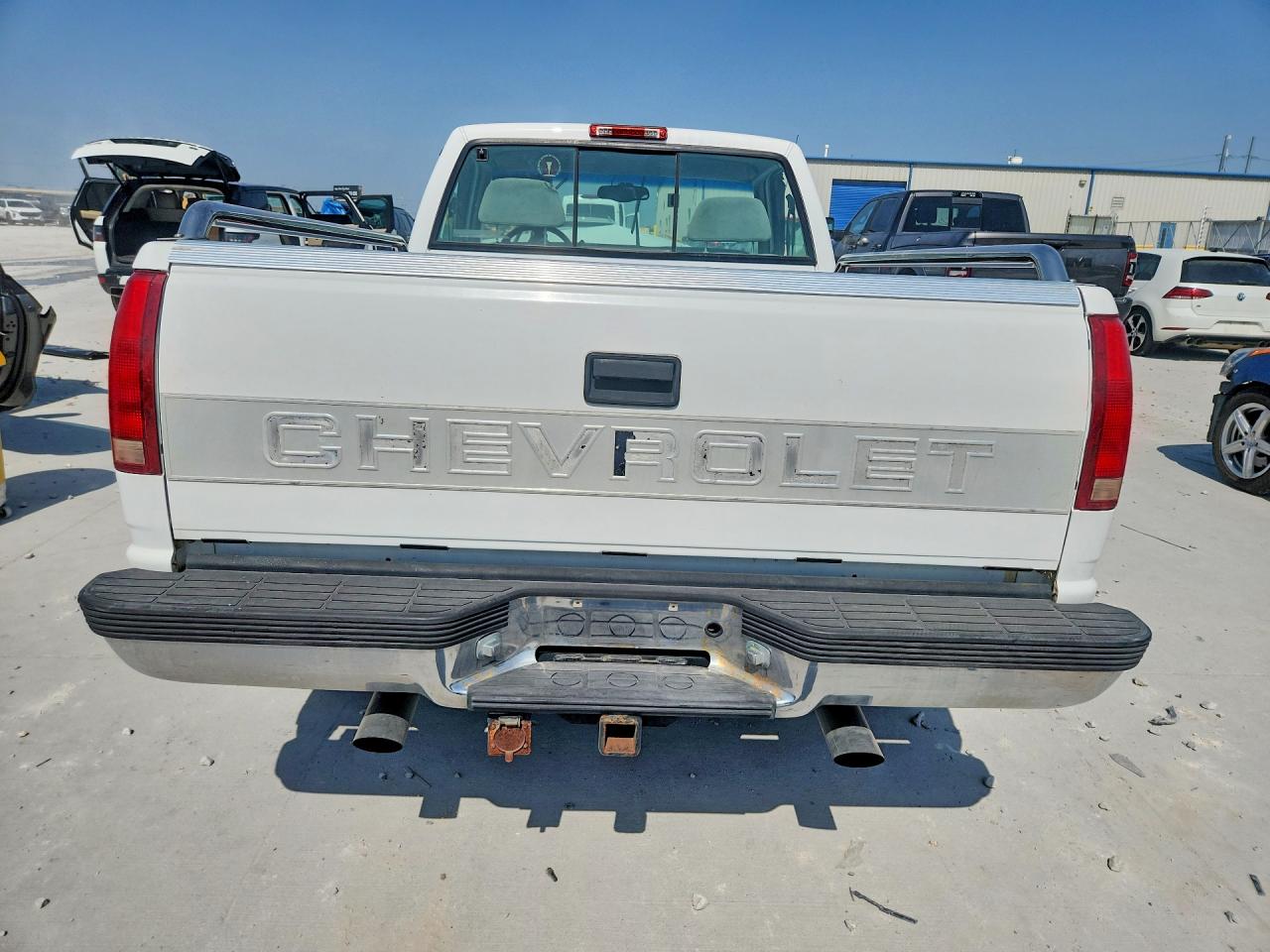 1997 Chevrolet Gmt-400 C1500 White vin: 1GCEC14R8VZ196249