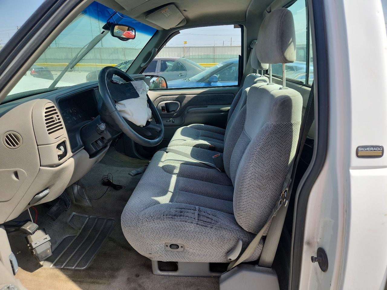 1997 Chevrolet Gmt-400 C1500 White vin: 1GCEC14R8VZ196249