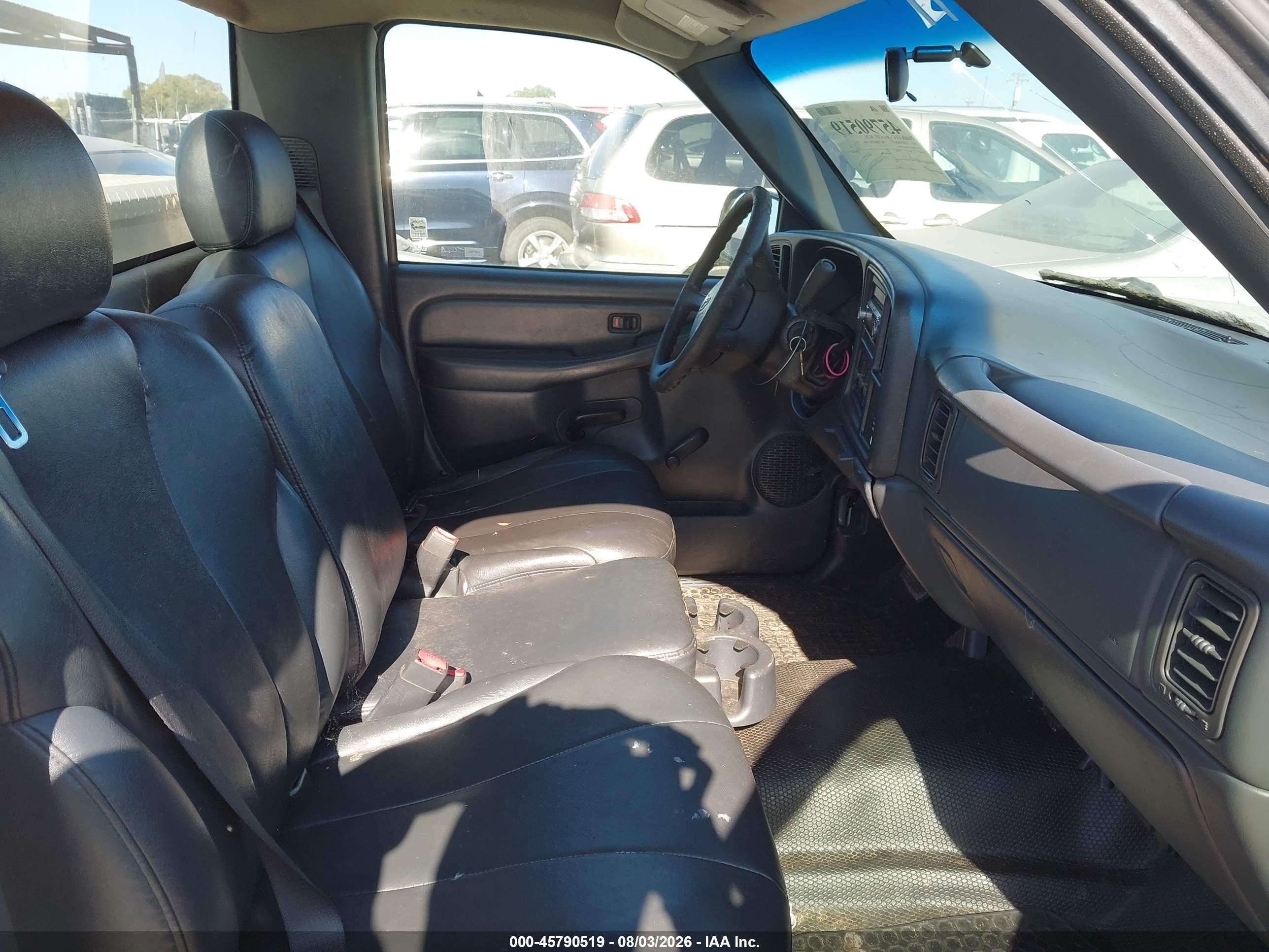 2001 Chevrolet Silverado 1500   White vin: 1GCEC14T01E118593
