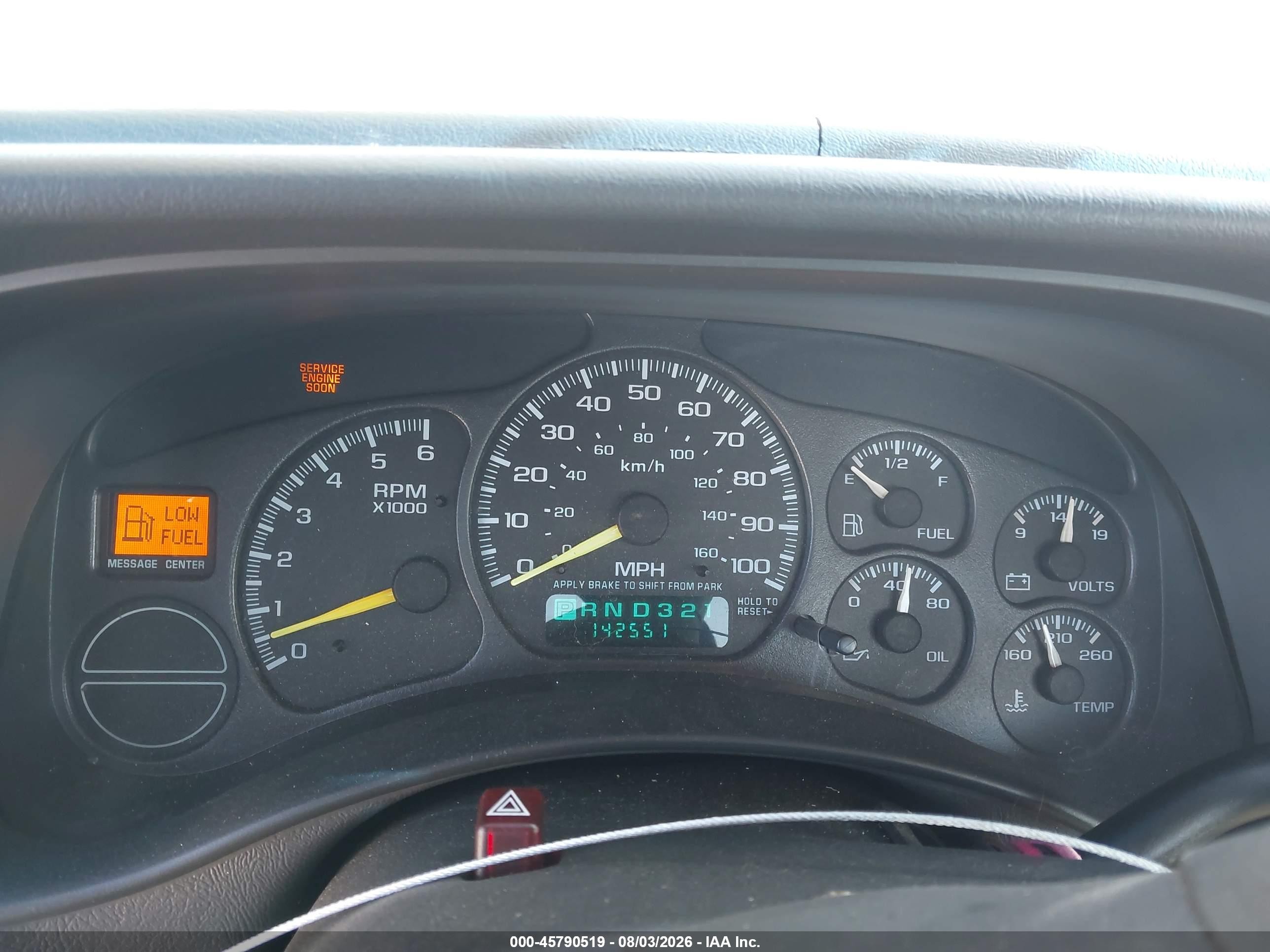 2001 Chevrolet Silverado 1500   White vin: 1GCEC14T01E118593