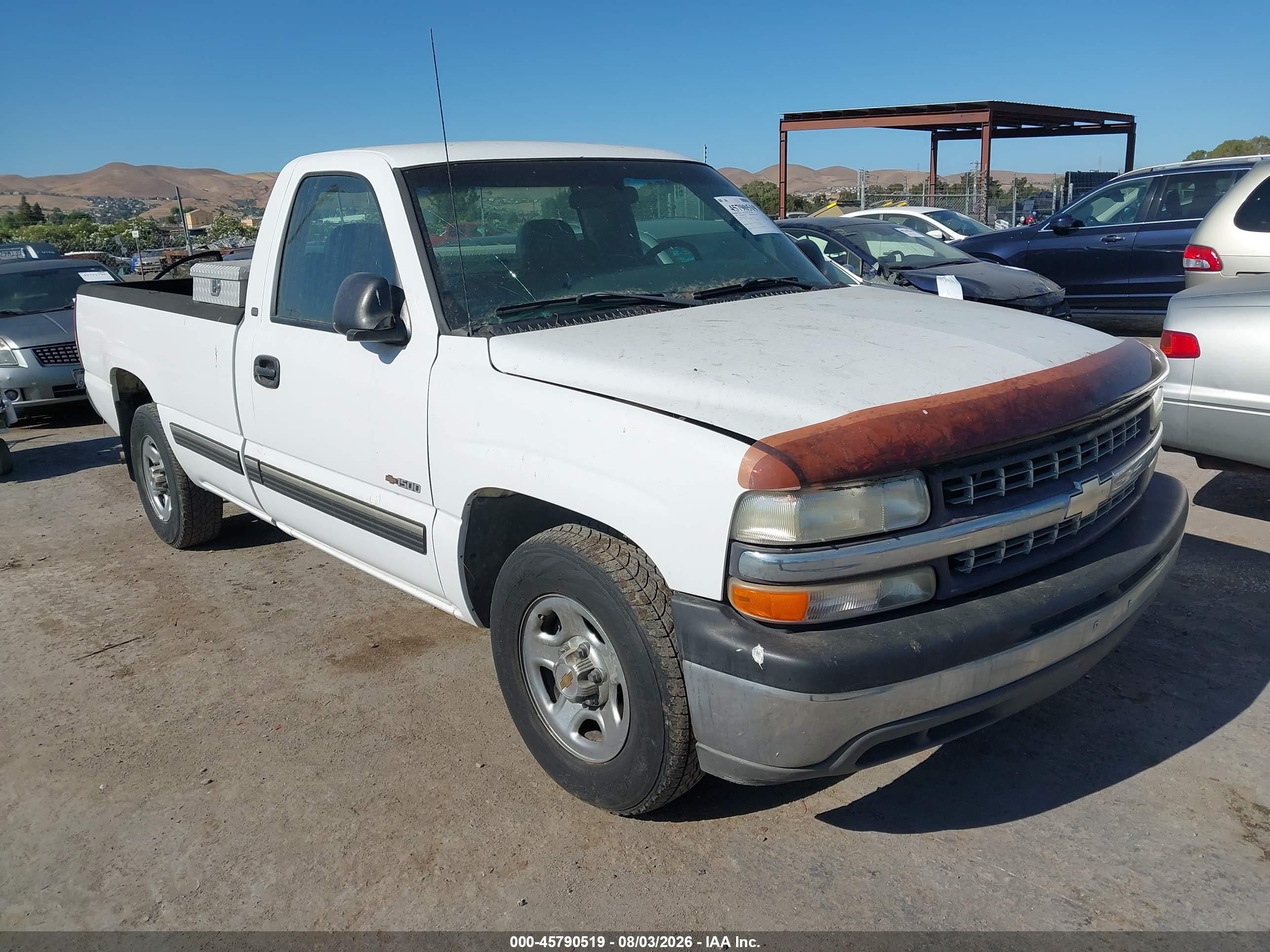 2001 Chevrolet Silverado 1500   White vin: 1GCEC14T01E118593