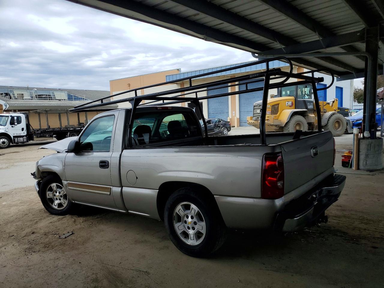 2003 Chevrolet Silverado C1500 White vin: 1GCEC14T03Z258607