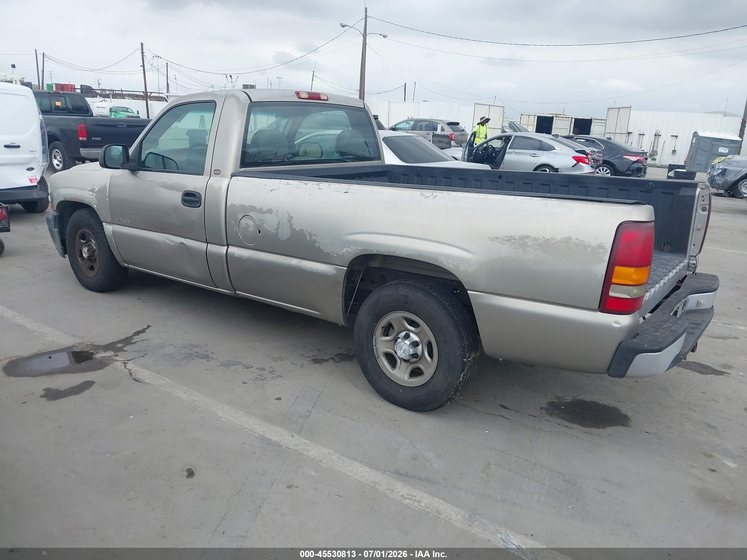 2000 Chevrolet Silverado 1500   Silver vin: 1GCEC14T0YE316908