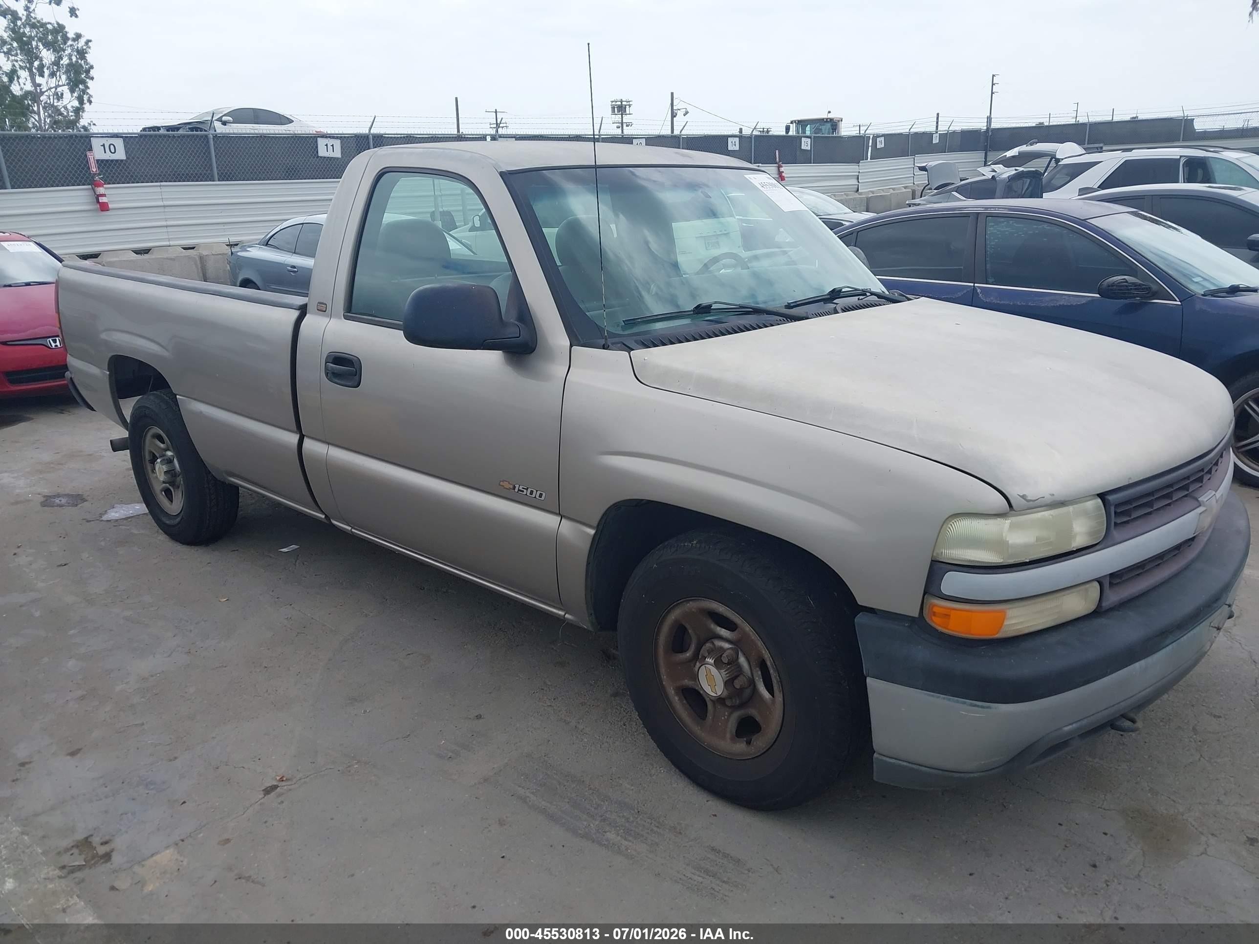 2000 Chevrolet Silverado 1500   Silver vin: 1GCEC14T0YE316908
