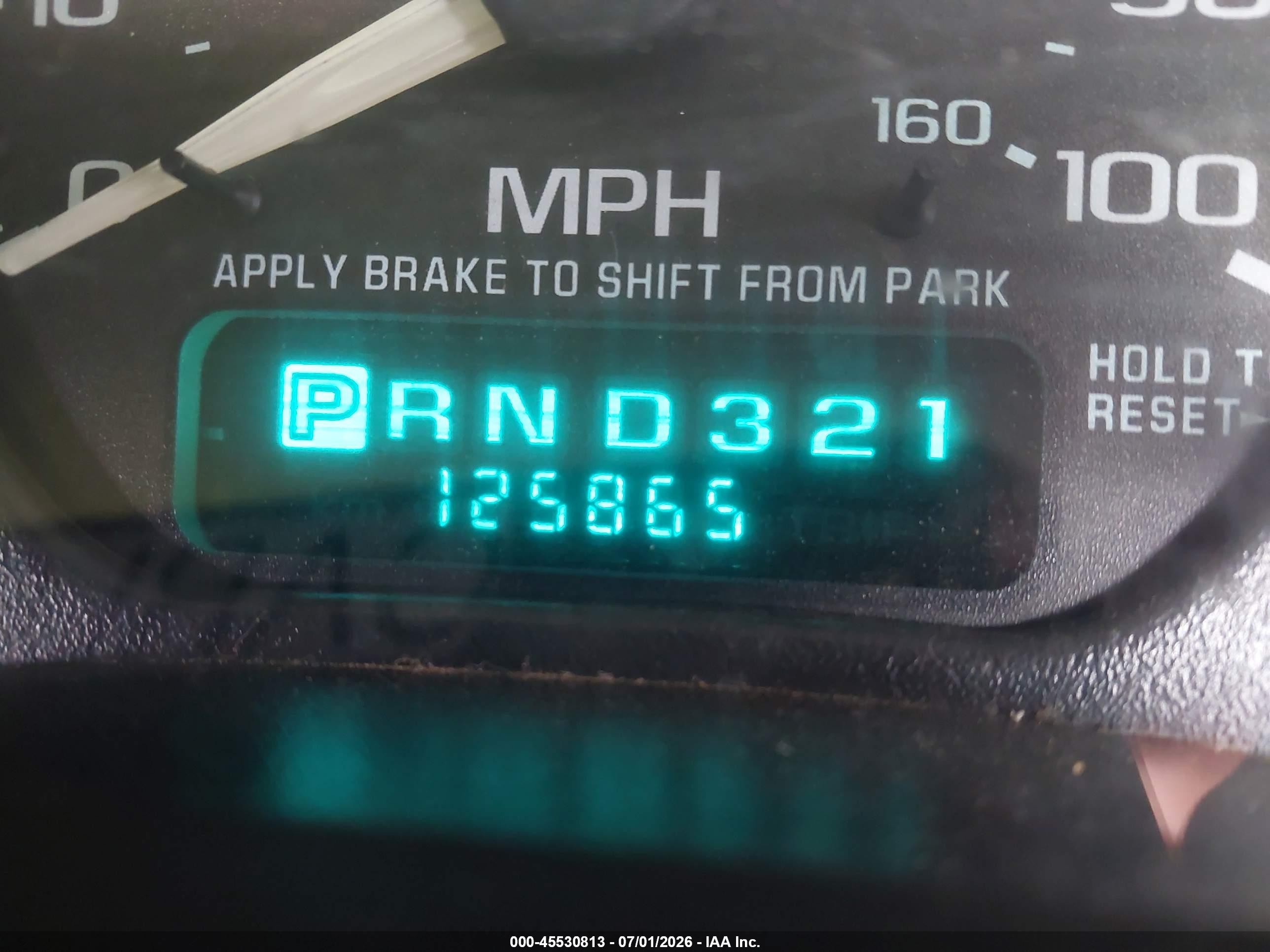 2000 Chevrolet Silverado 1500   Silver vin: 1GCEC14T0YE316908