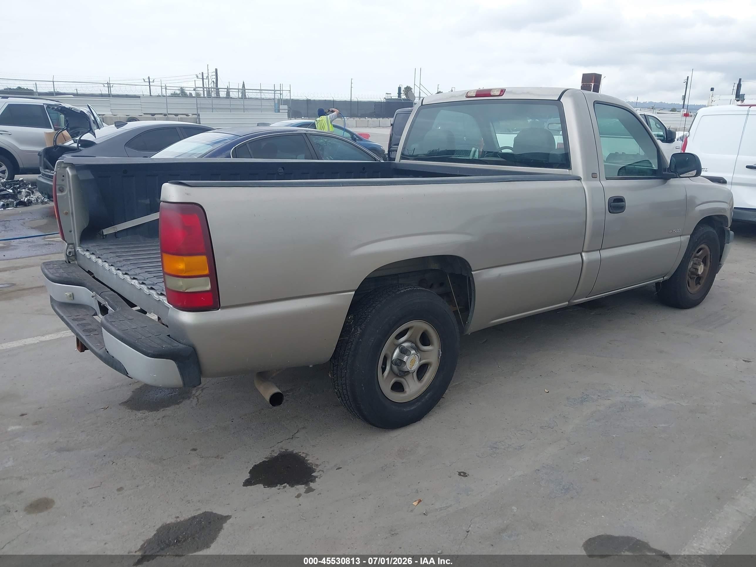 2000 Chevrolet Silverado 1500   Silver vin: 1GCEC14T0YE316908