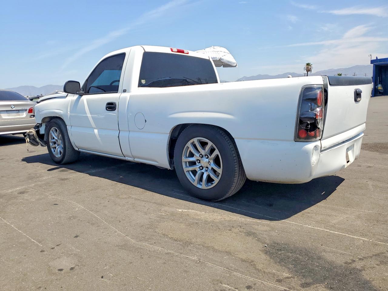 2004 Chevrolet Silverado C1500 White vin: 1GCEC14T14Z237637
