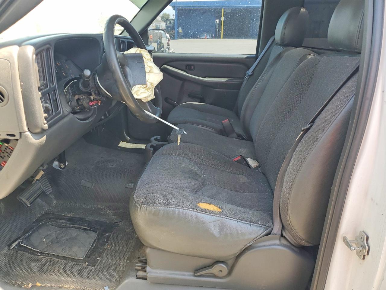 2004 Chevrolet Silverado C1500 White vin: 1GCEC14T14Z237637