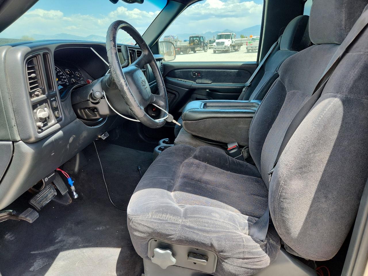 2001 Chevrolet Silverado C1500 Two Tone vin: 1GCEC14T31Z101568