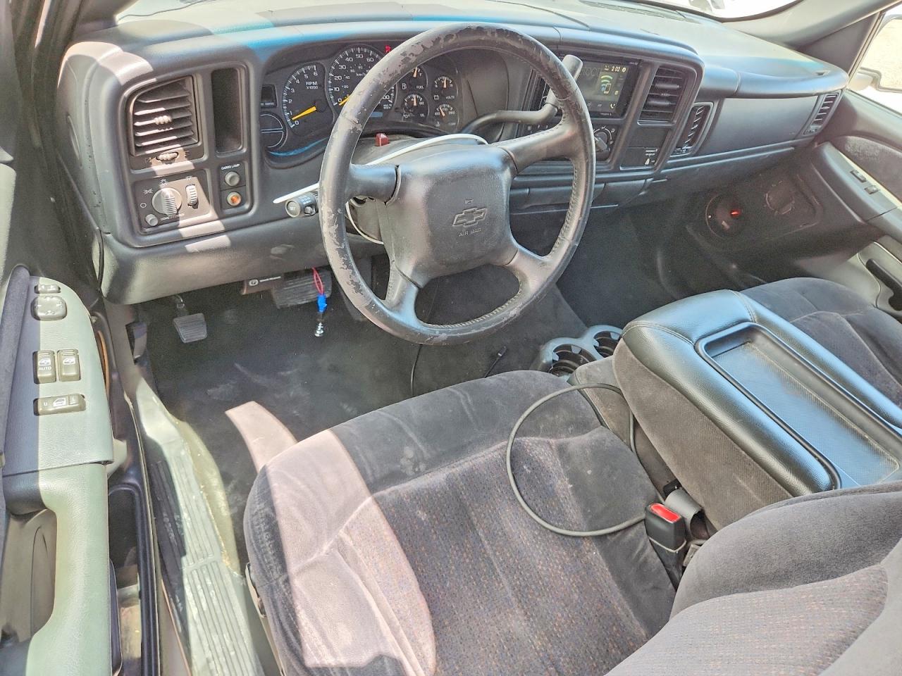 2001 Chevrolet Silverado C1500 Two Tone vin: 1GCEC14T31Z101568