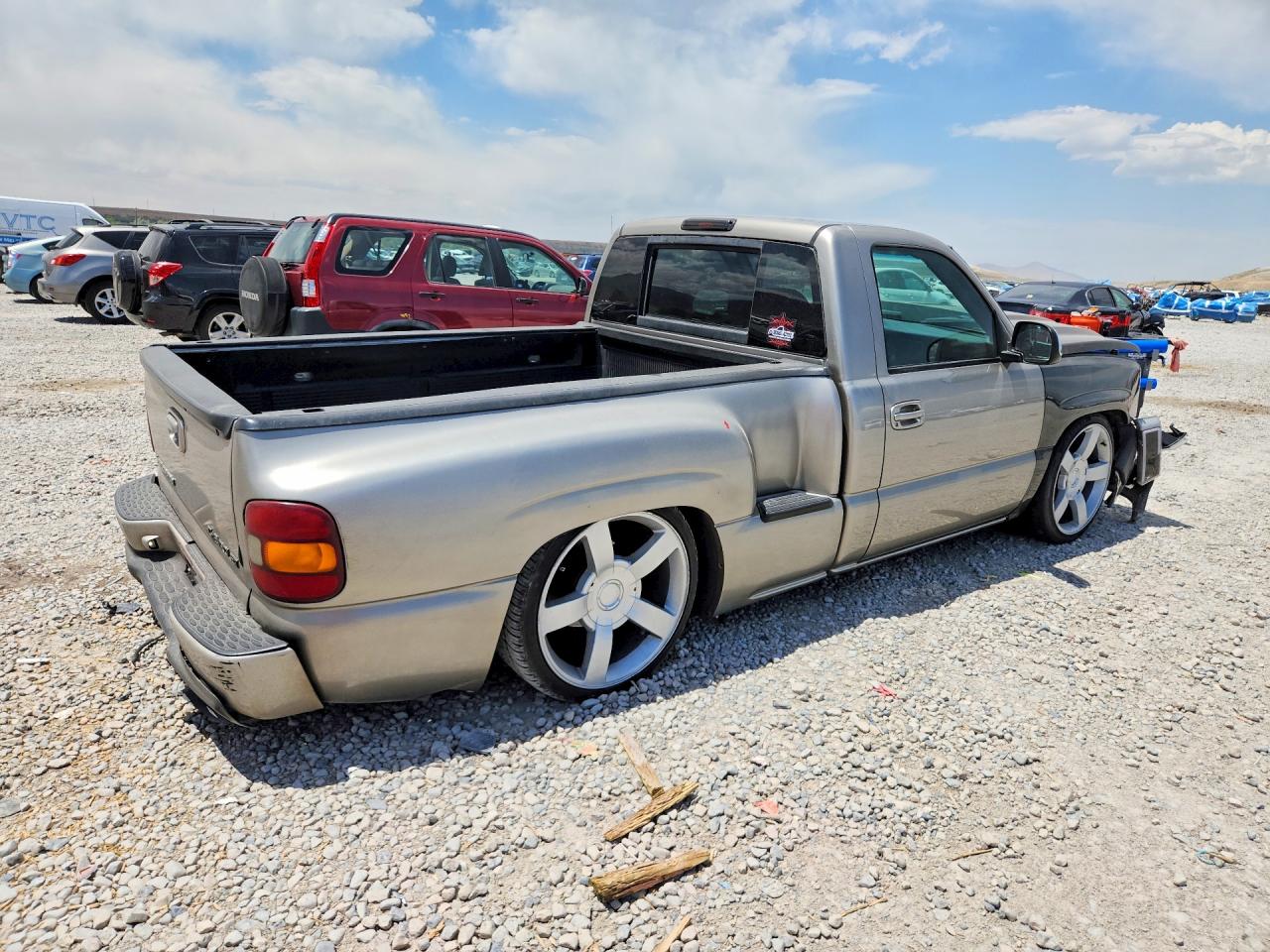 2001 Chevrolet Silverado C1500 Two Tone vin: 1GCEC14T31Z101568