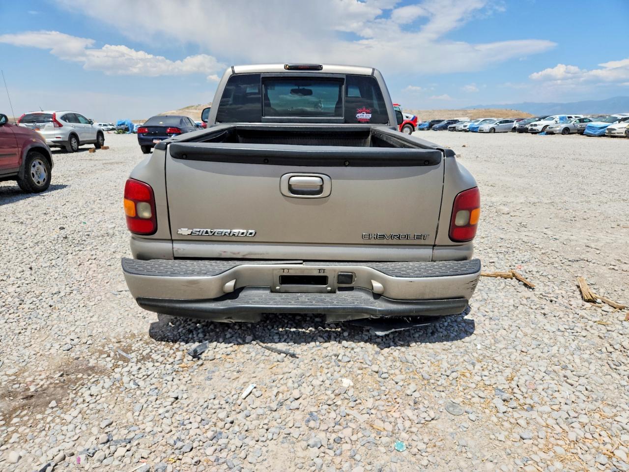 2001 Chevrolet Silverado C1500 Two Tone vin: 1GCEC14T31Z101568