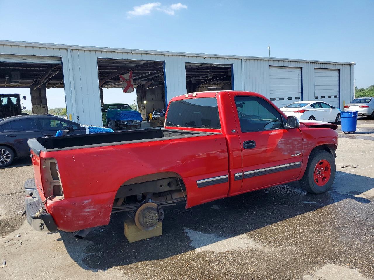 2002 Chevrolet Silverado C1500 Red vin: 1GCEC14T32Z322461