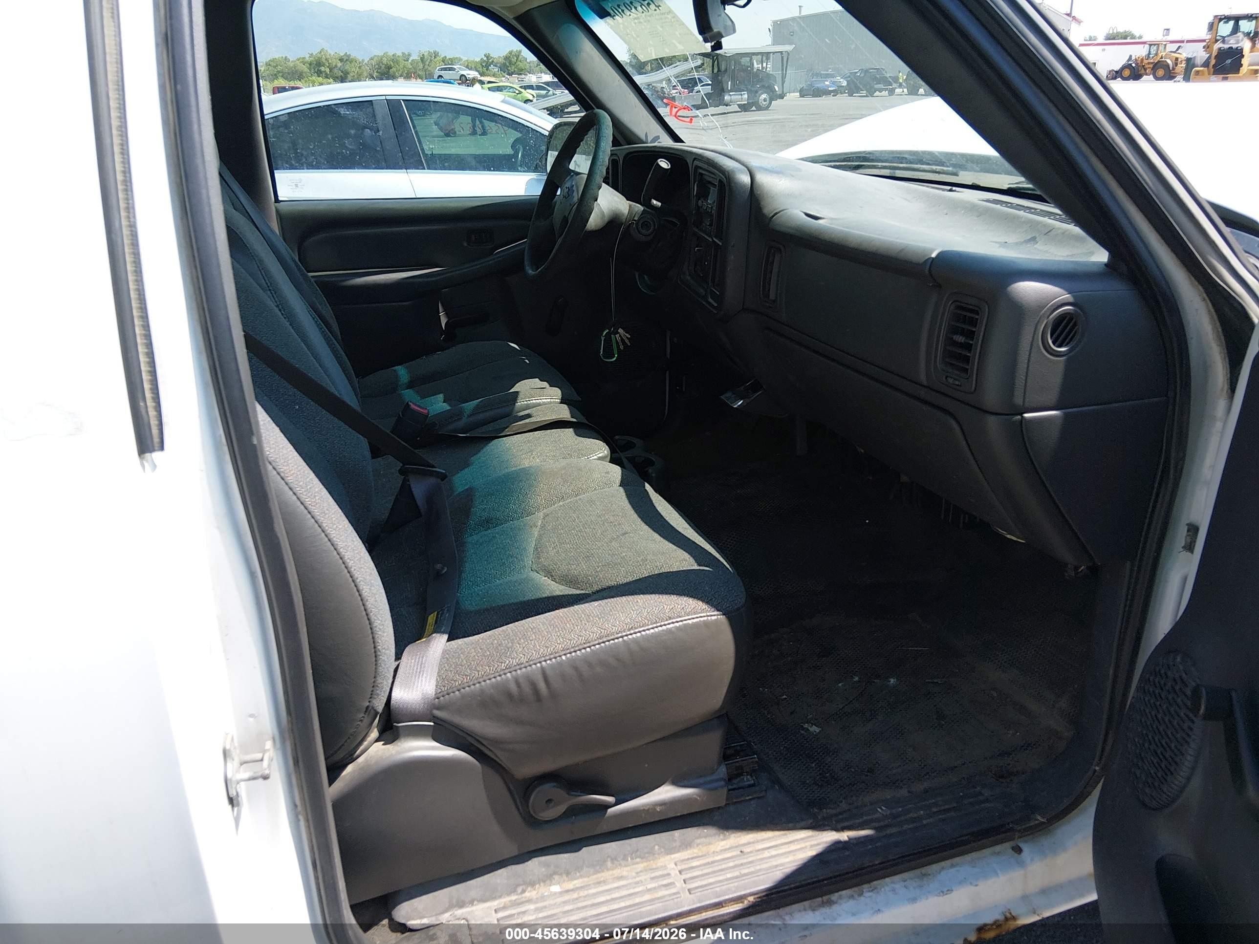 2005 Chevrolet Silverado 1500 Work Truck White vin: 1GCEC14T55Z281612