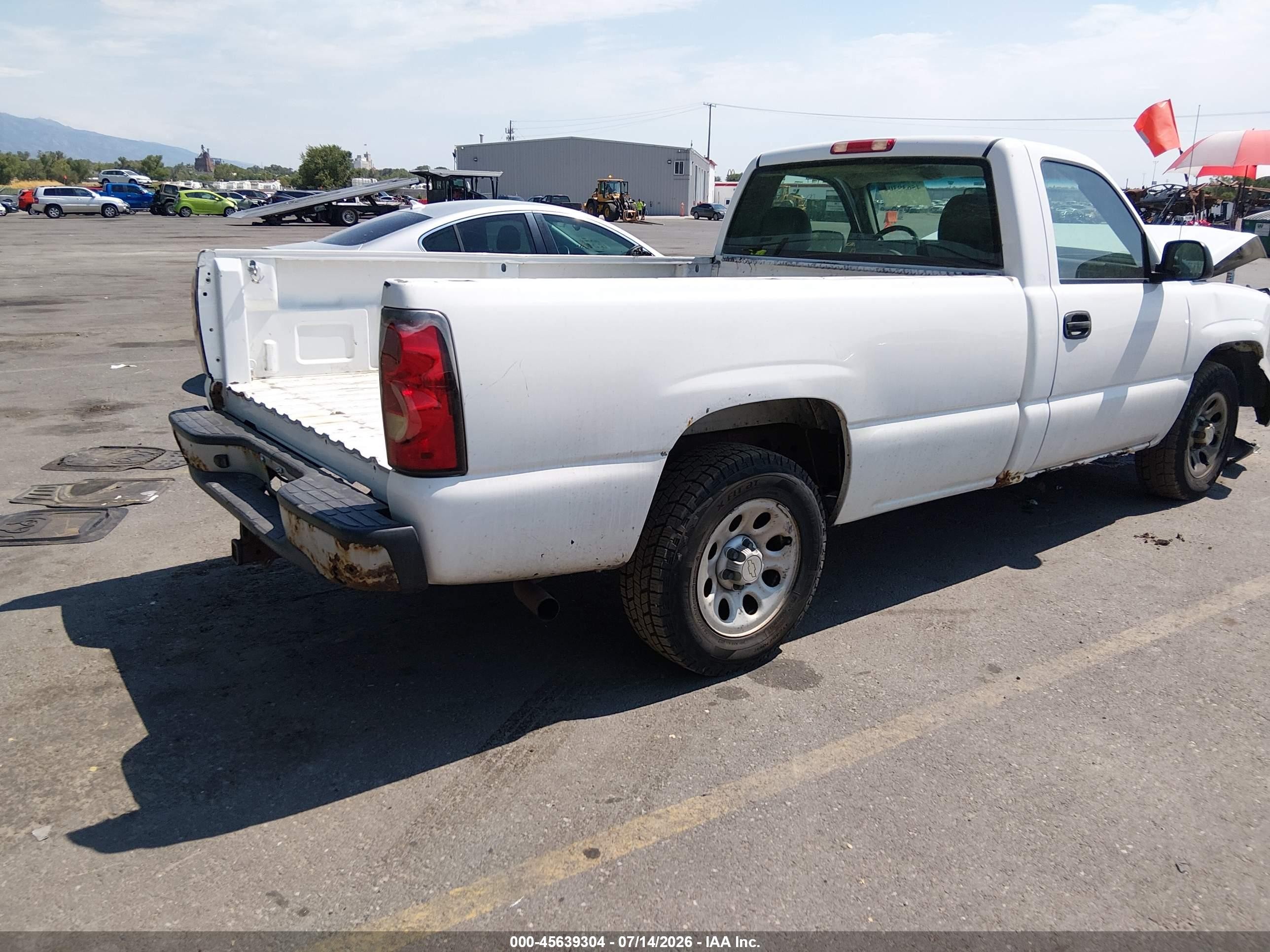 2005 Chevrolet Silverado 1500 Work Truck White vin: 1GCEC14T55Z281612