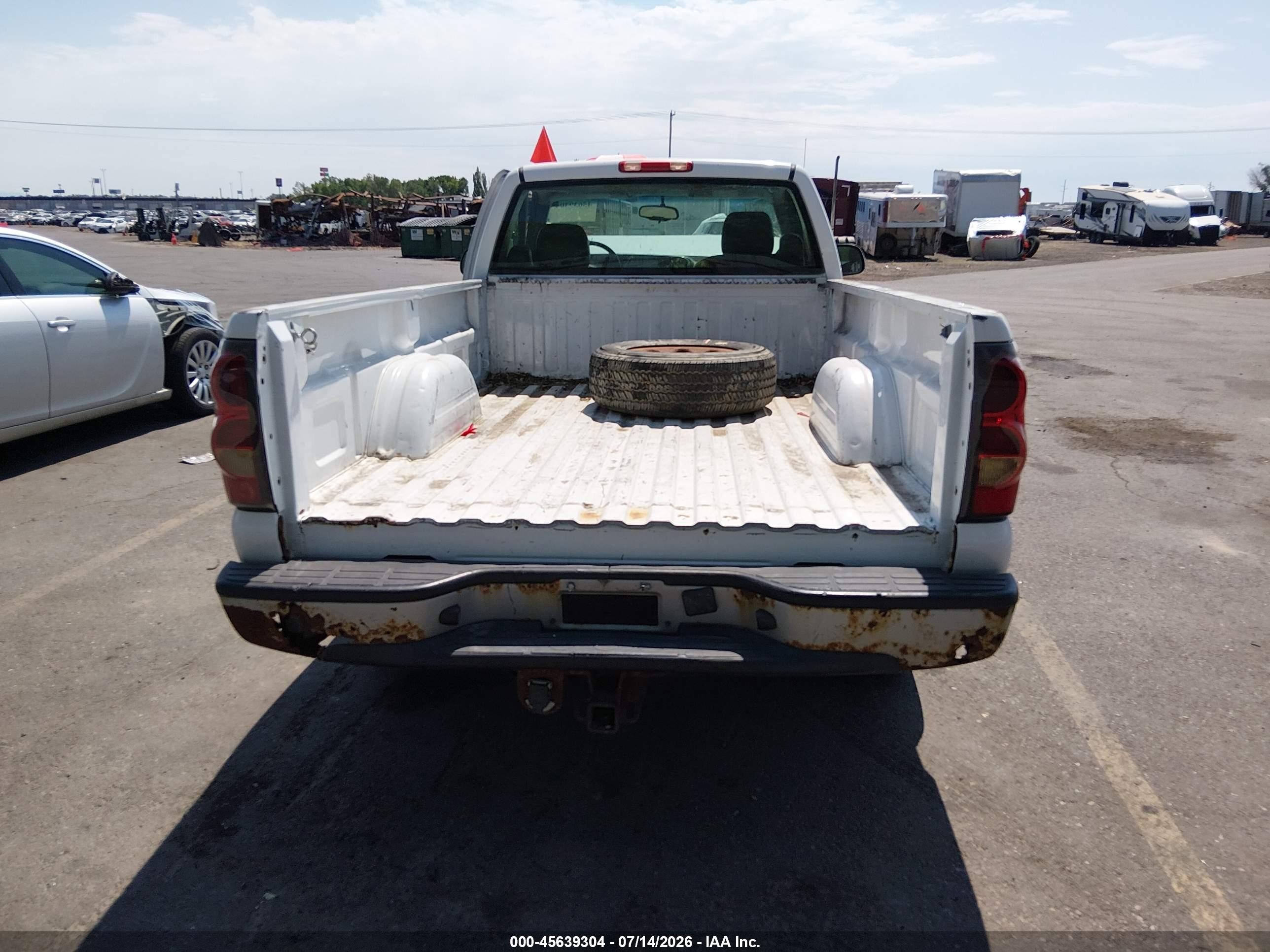 2005 Chevrolet Silverado 1500 Work Truck White vin: 1GCEC14T55Z281612